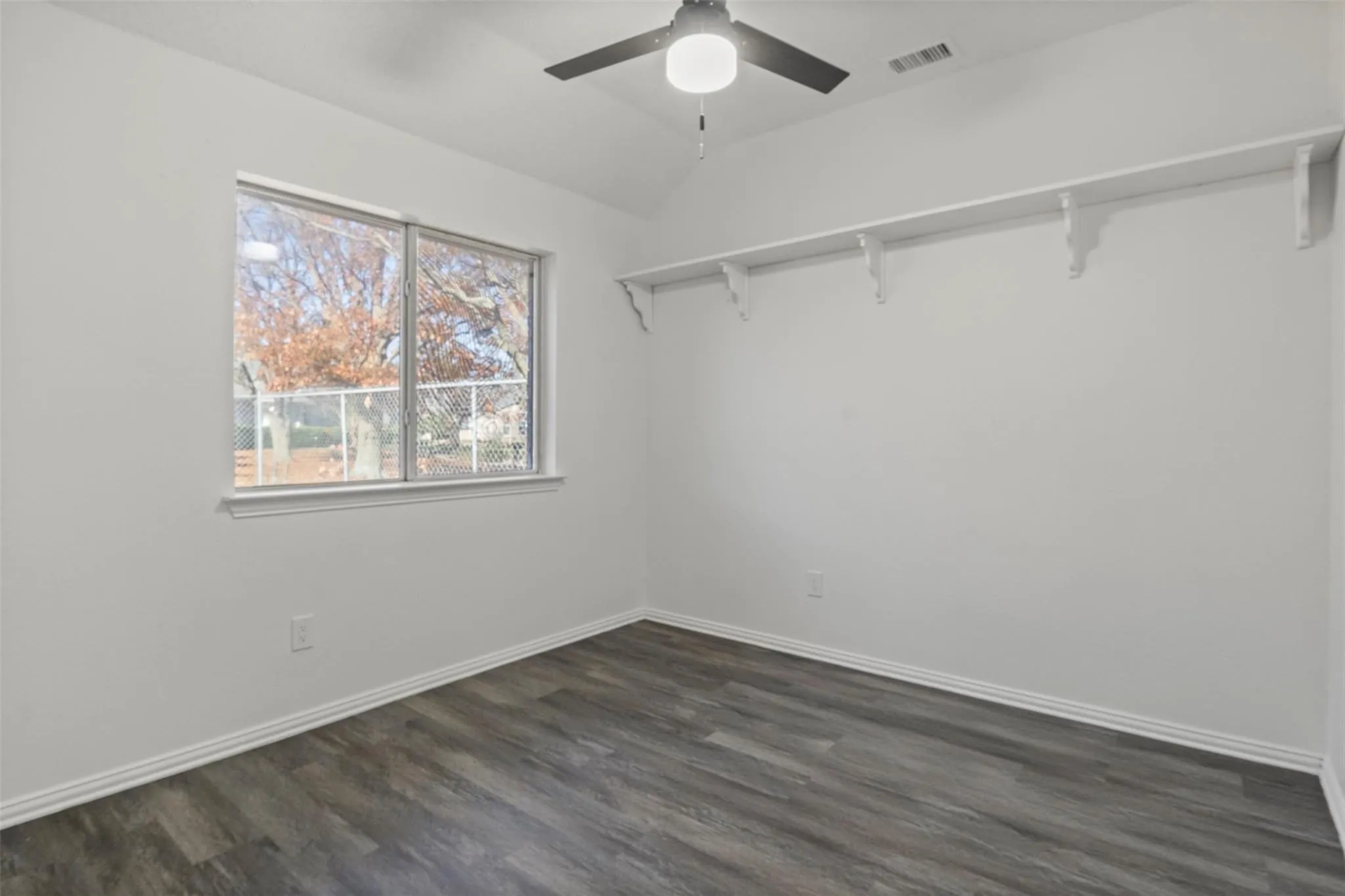 Single Family Residence For Rent in Collin County , 1308 London Drive, Wylie, Texas 75098, 3 Bedroom, 2 Bathroom, 2 Garage spaces, 1,331 Sqft, built in 1995, mls#21381424, Real Estate Agent in Wylie, Homes For Rent in Collin county, Homes For Rent in Wylie, Realtor in Wylie Texas, Real Estate Brokerage Independent Realty Texas, Luminita Cordes Realtor