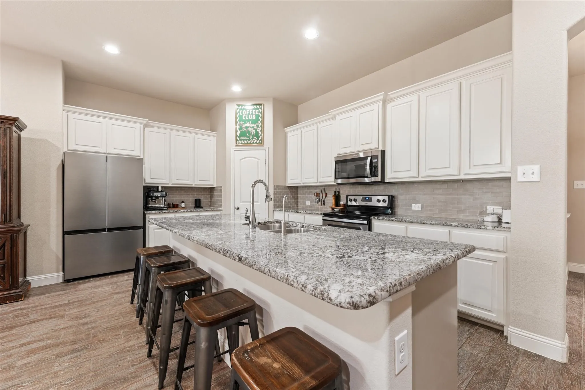 Single Family Residence For Sale in Denton County , 3501 Meadowtrail Lane, Denton, Texas 76207, 3 Bedroom, 3 Bathroom, 2 Garage spaces, 2,224 Sqft, built in 2017, mls#21381541, Real Estate Agent in Denton, Homes For Sale in Denton county, Homes For Sale in Denton, Realtor in Denton Texas, Real Estate Brokerage Independent Realty Texas, Luminita Cordes Realtor