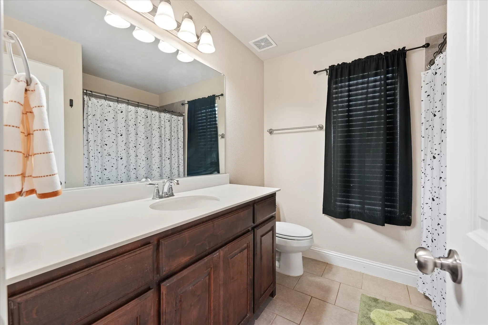 Single Family Residence For Sale in Denton County , 3501 Meadowtrail Lane, Denton, Texas 76207, 3 Bedroom, 3 Bathroom, 2 Garage spaces, 2,224 Sqft, built in 2017, mls#21381541, Real Estate Agent in Denton, Homes For Sale in Denton county, Homes For Sale in Denton, Realtor in Denton Texas, Real Estate Brokerage Independent Realty Texas, Luminita Cordes Realtor