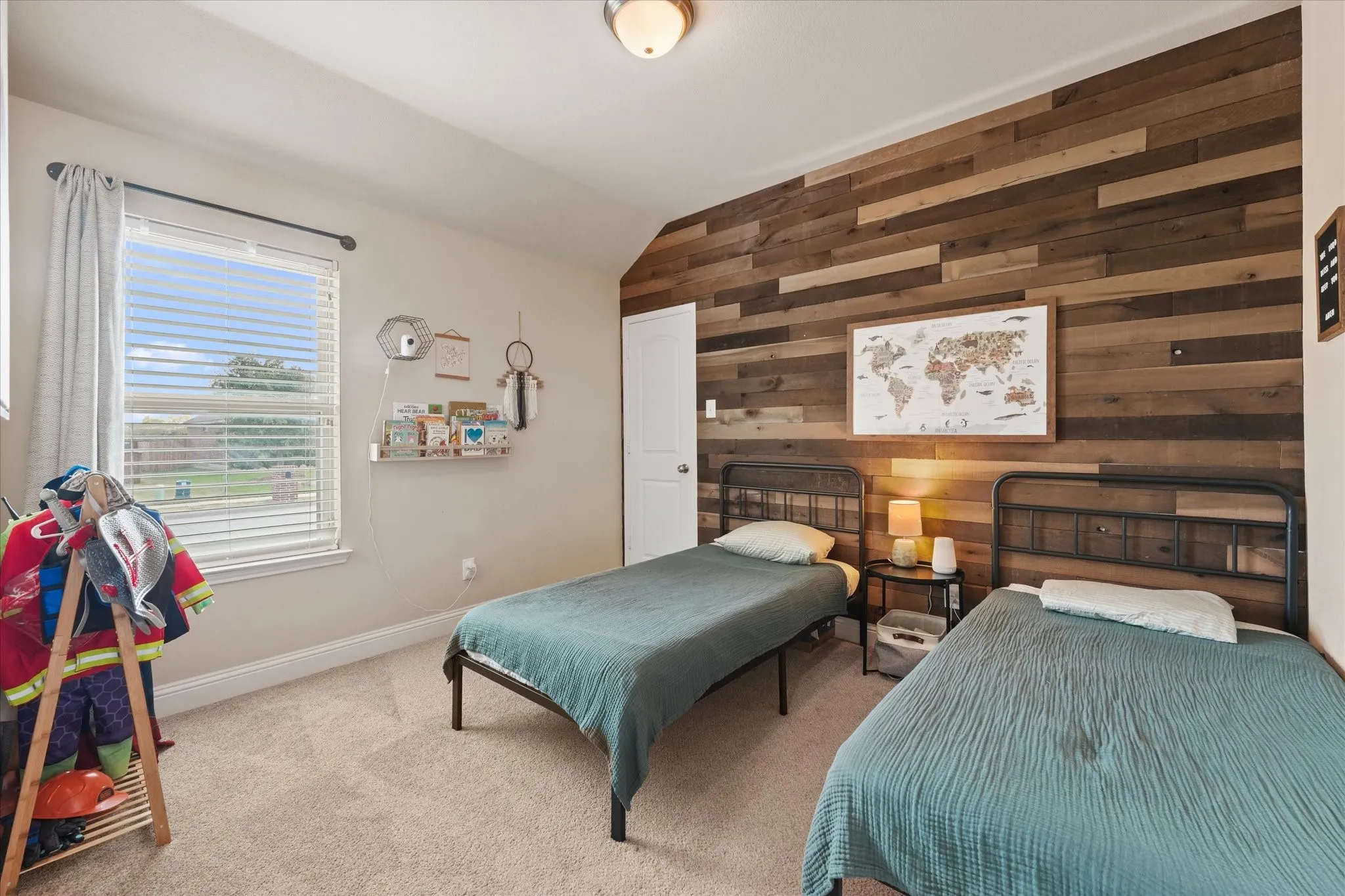 Single Family Residence For Sale in Denton County , 3501 Meadowtrail Lane, Denton, Texas 76207, 3 Bedroom, 3 Bathroom, 2 Garage spaces, 2,224 Sqft, built in 2017, mls#21381541, Real Estate Agent in Denton, Homes For Sale in Denton county, Homes For Sale in Denton, Realtor in Denton Texas, Real Estate Brokerage Independent Realty Texas, Luminita Cordes Realtor