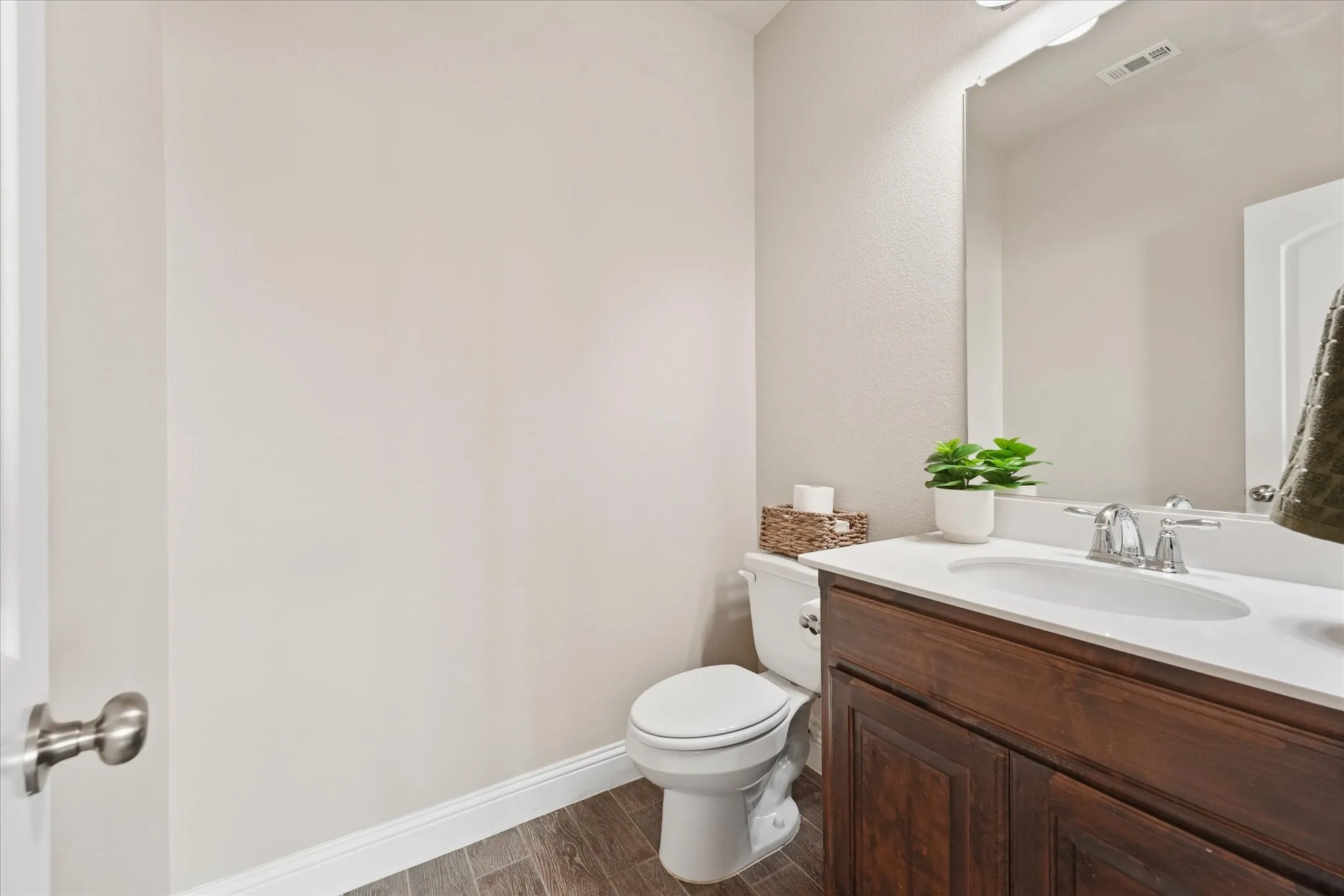 Single Family Residence For Sale in Denton County , 3501 Meadowtrail Lane, Denton, Texas 76207, 3 Bedroom, 3 Bathroom, 2 Garage spaces, 2,224 Sqft, built in 2017, mls#21381541, Real Estate Agent in Denton, Homes For Sale in Denton county, Homes For Sale in Denton, Realtor in Denton Texas, Real Estate Brokerage Independent Realty Texas, Luminita Cordes Realtor