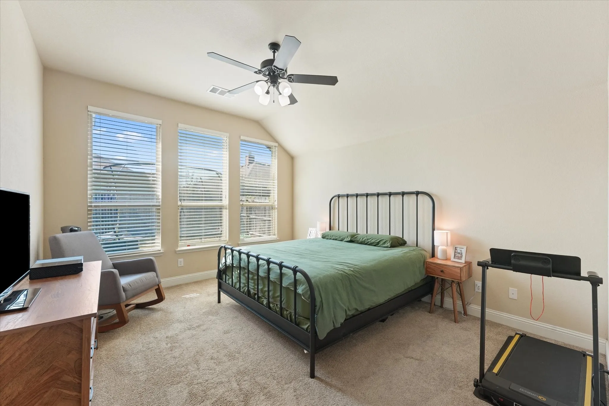 Single Family Residence For Sale in Denton County , 3501 Meadowtrail Lane, Denton, Texas 76207, 3 Bedroom, 3 Bathroom, 2 Garage spaces, 2,224 Sqft, built in 2017, mls#21381541, Real Estate Agent in Denton, Homes For Sale in Denton county, Homes For Sale in Denton, Realtor in Denton Texas, Real Estate Brokerage Independent Realty Texas, Luminita Cordes Realtor