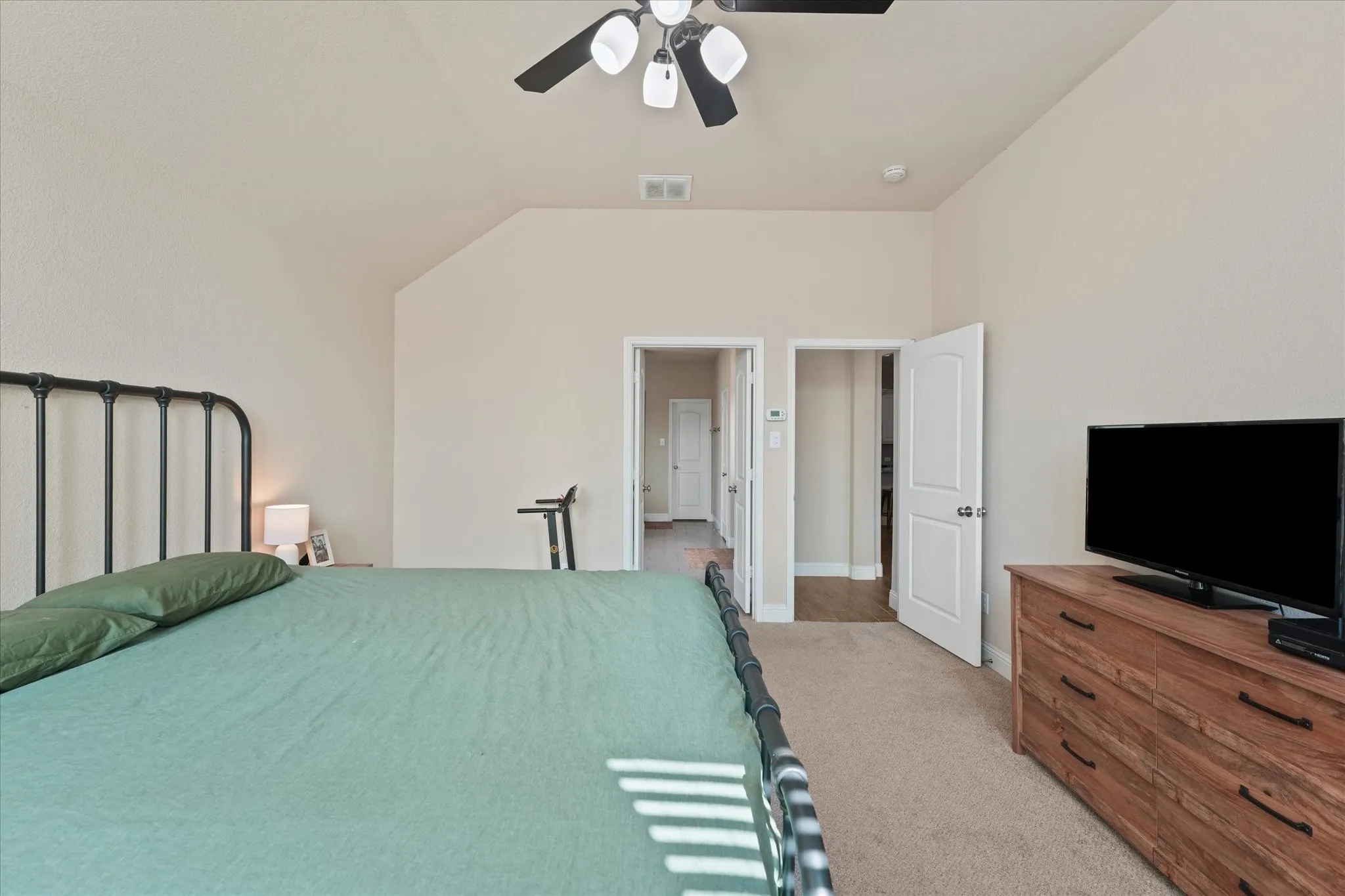 Single Family Residence For Sale in Denton County , 3501 Meadowtrail Lane, Denton, Texas 76207, 3 Bedroom, 3 Bathroom, 2 Garage spaces, 2,224 Sqft, built in 2017, mls#21381541, Real Estate Agent in Denton, Homes For Sale in Denton county, Homes For Sale in Denton, Realtor in Denton Texas, Real Estate Brokerage Independent Realty Texas, Luminita Cordes Realtor