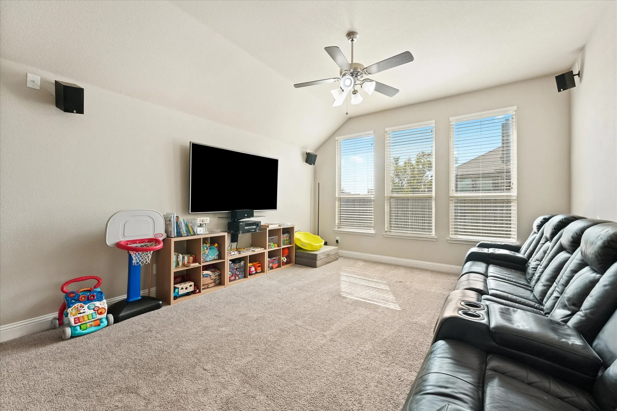 Single Family Residence For Sale in Denton County , 3501 Meadowtrail Lane, Denton, Texas 76207, 3 Bedroom, 3 Bathroom, 2 Garage spaces, 2,224 Sqft, built in 2017, mls#21381541, Real Estate Agent in Denton, Homes For Sale in Denton county, Homes For Sale in Denton, Realtor in Denton Texas, Real Estate Brokerage Independent Realty Texas, Luminita Cordes Realtor
