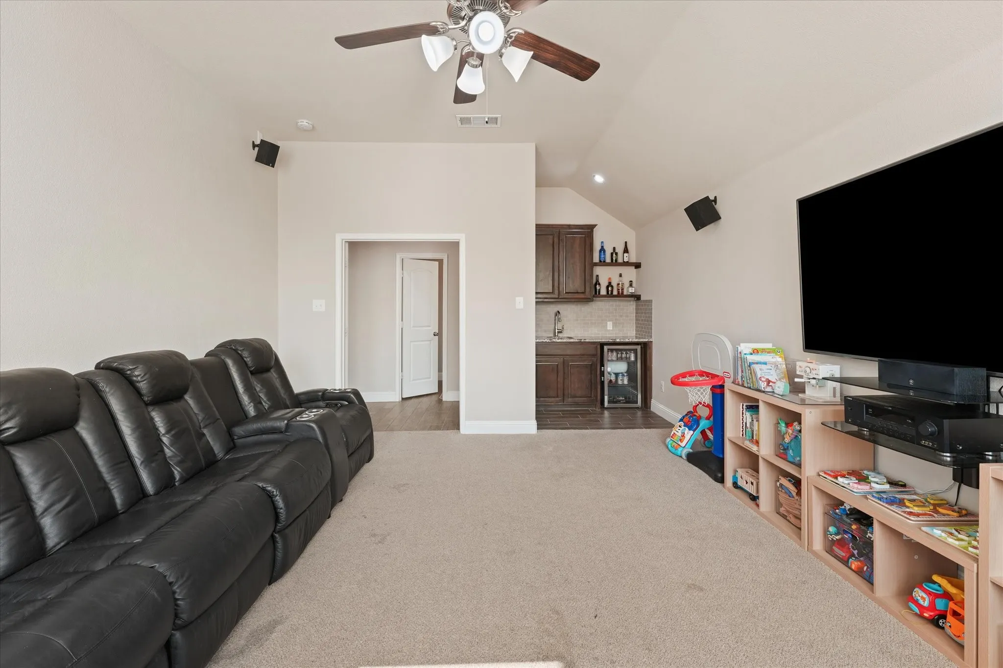 Single Family Residence For Sale in Denton County , 3501 Meadowtrail Lane, Denton, Texas 76207, 3 Bedroom, 3 Bathroom, 2 Garage spaces, 2,224 Sqft, built in 2017, mls#21381541, Real Estate Agent in Denton, Homes For Sale in Denton county, Homes For Sale in Denton, Realtor in Denton Texas, Real Estate Brokerage Independent Realty Texas, Luminita Cordes Realtor