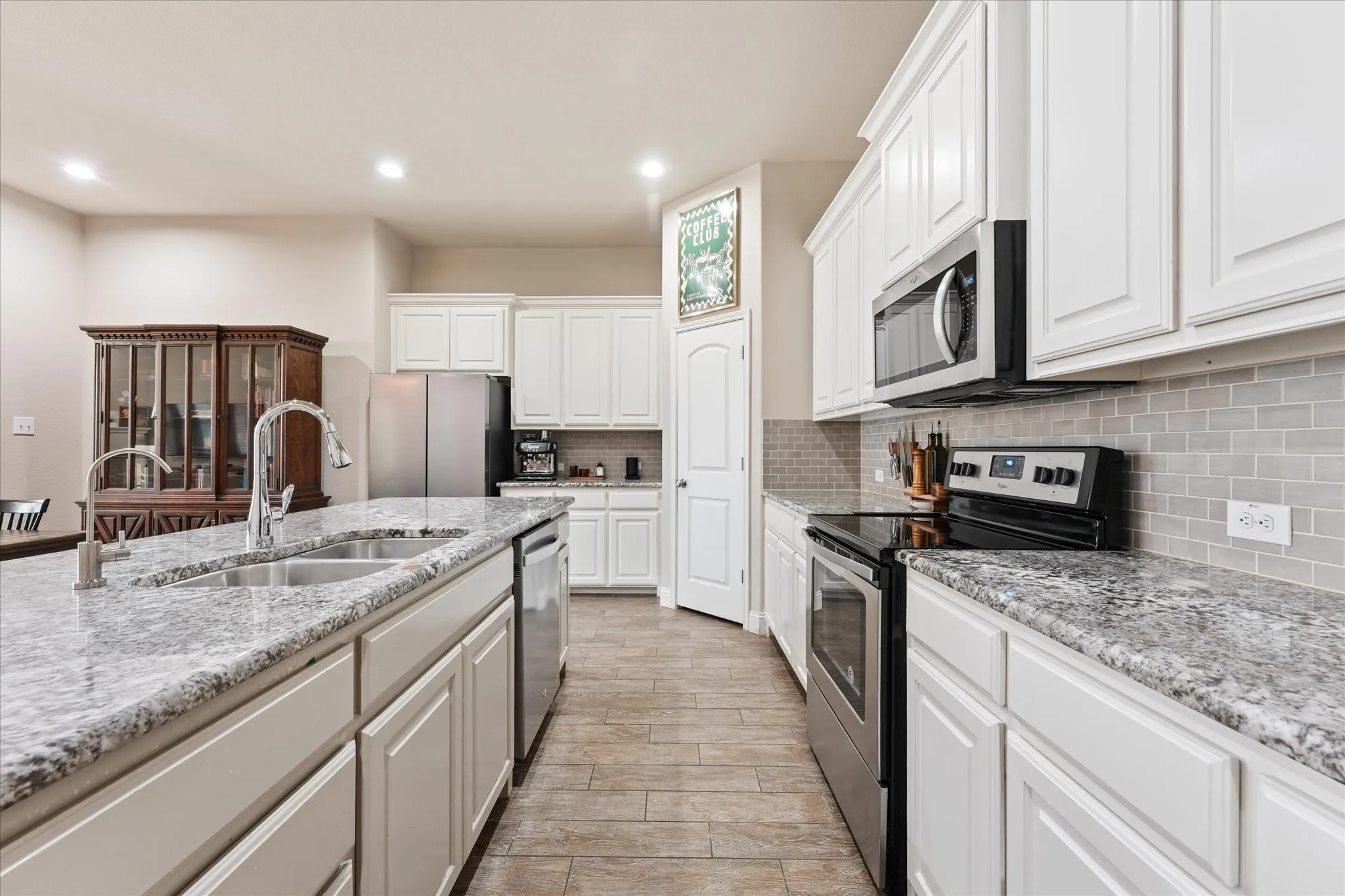 Single Family Residence For Sale in Denton County , 3501 Meadowtrail Lane, Denton, Texas 76207, 3 Bedroom, 3 Bathroom, 2 Garage spaces, 2,224 Sqft, built in 2017, mls#21381541, Real Estate Agent in Denton, Homes For Sale in Denton county, Homes For Sale in Denton, Realtor in Denton Texas, Real Estate Brokerage Independent Realty Texas, Luminita Cordes Realtor