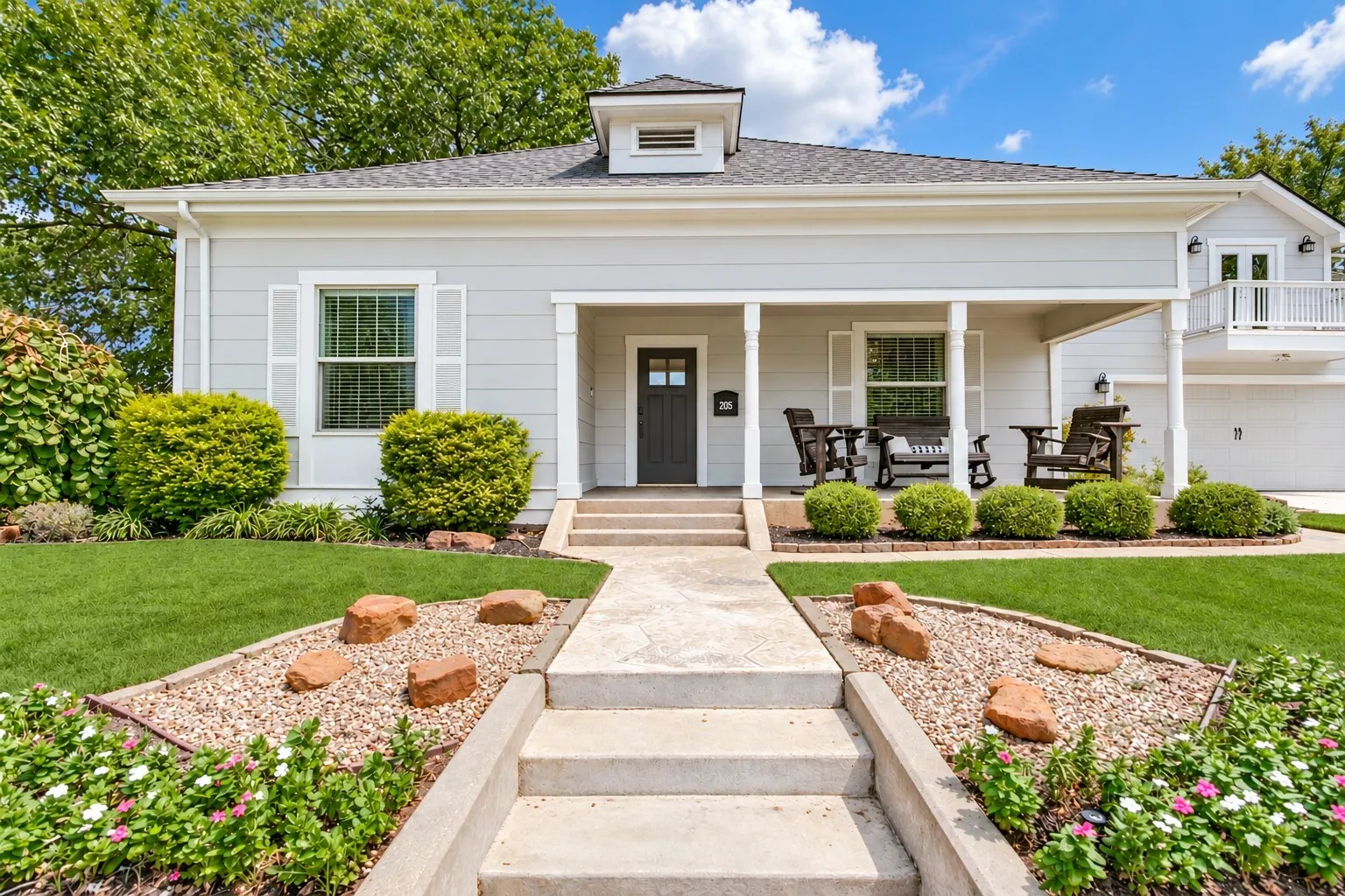 Single Family Residence For Sale in Tarrant County , 205 S Dooley Street, Grapevine, Texas 76051, 5 Bedroom, 4 Bathroom, 2 Garage spaces, 3,235 Sqft, built in 1925, mls#21368179, Real Estate Agent in Grapevine, Homes For Sale in Tarrant county, Homes For Sale in Grapevine, Realtor in Grapevine Texas, Real Estate Brokerage Independent Realty Texas, Luminita Cordes Realtor