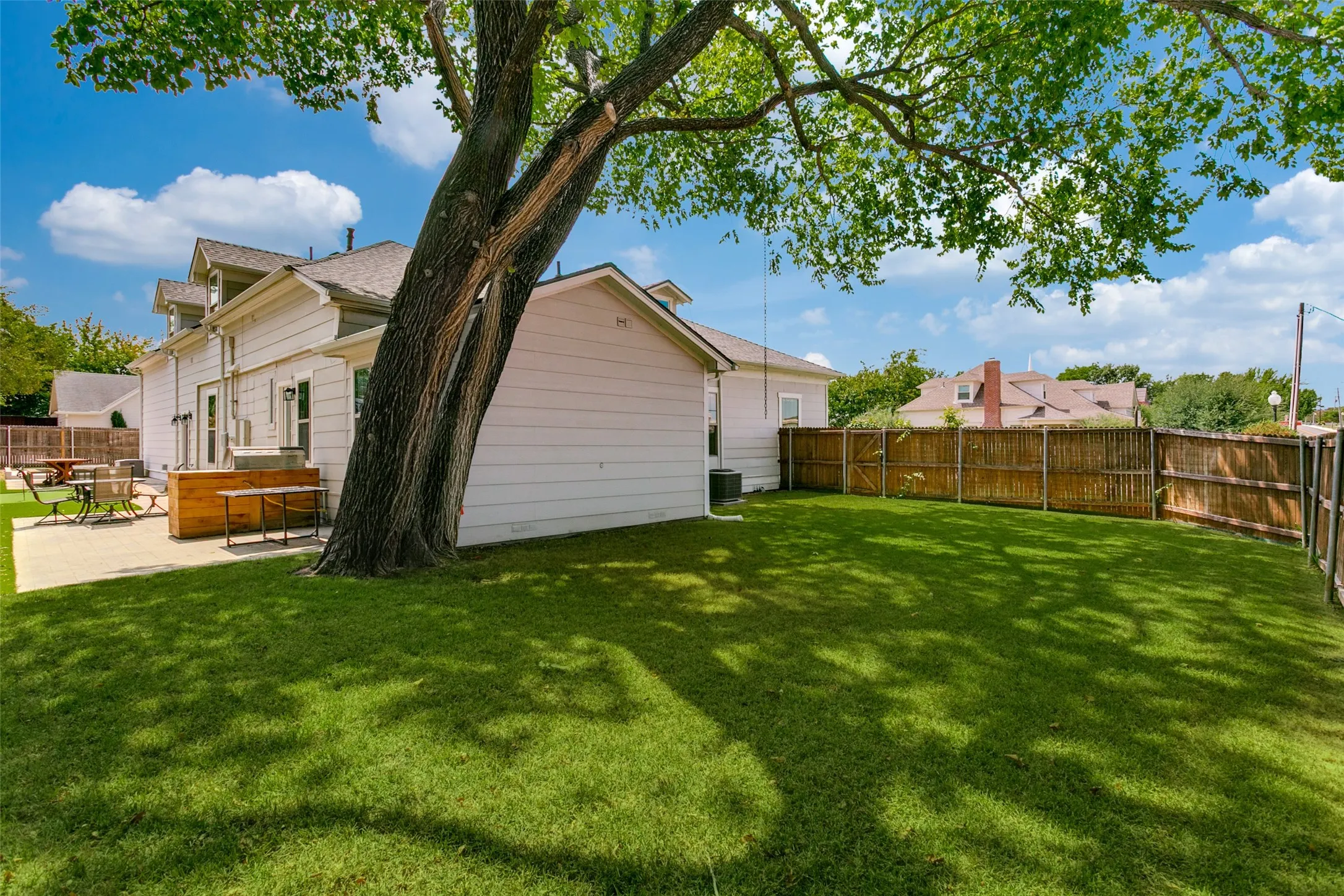 Single Family Residence For Sale in Tarrant County , 205 S Dooley Street, Grapevine, Texas 76051, 5 Bedroom, 4 Bathroom, 2 Garage spaces, 3,235 Sqft, built in 1925, mls#21368179, Real Estate Agent in Grapevine, Homes For Sale in Tarrant county, Homes For Sale in Grapevine, Realtor in Grapevine Texas, Real Estate Brokerage Independent Realty Texas, Luminita Cordes Realtor