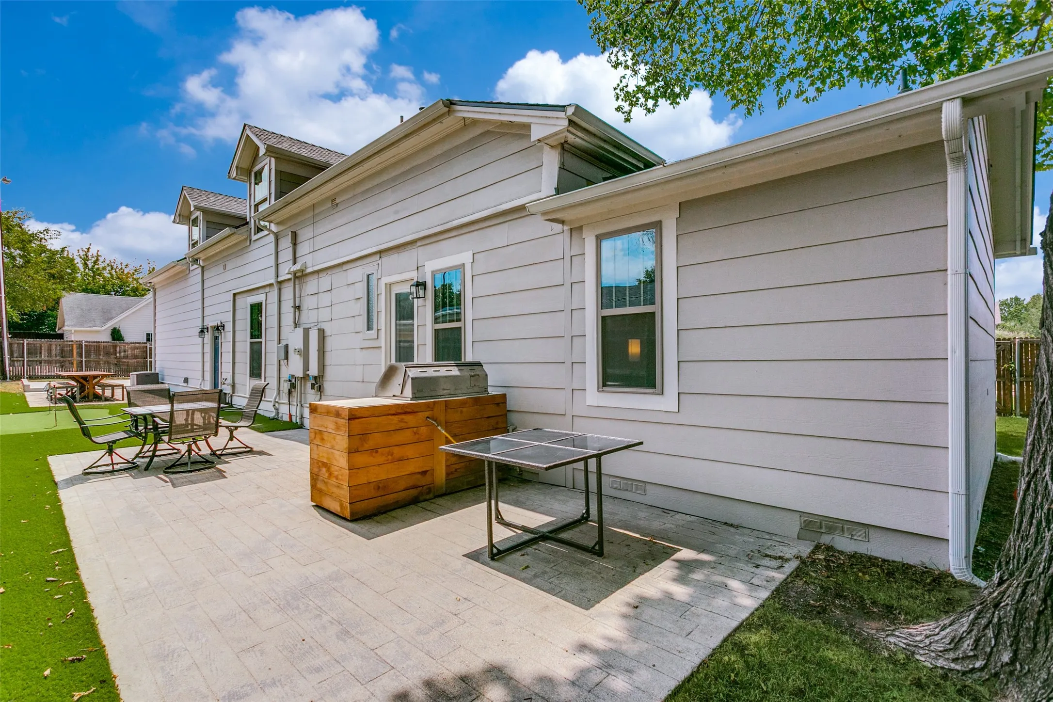 Single Family Residence For Sale in Tarrant County , 205 S Dooley Street, Grapevine, Texas 76051, 5 Bedroom, 4 Bathroom, 2 Garage spaces, 3,235 Sqft, built in 1925, mls#21368179, Real Estate Agent in Grapevine, Homes For Sale in Tarrant county, Homes For Sale in Grapevine, Realtor in Grapevine Texas, Real Estate Brokerage Independent Realty Texas, Luminita Cordes Realtor