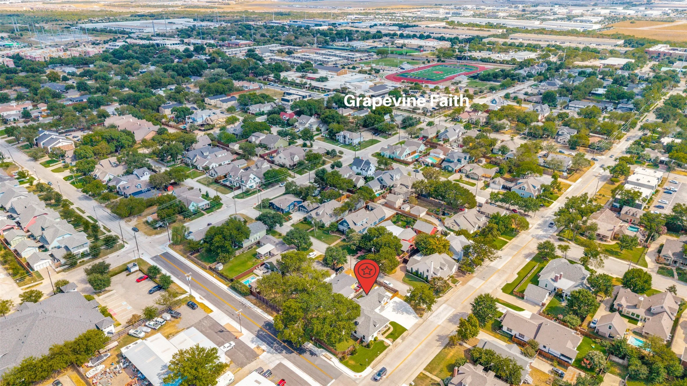 Single Family Residence For Sale in Tarrant County , 205 S Dooley Street, Grapevine, Texas 76051, 5 Bedroom, 4 Bathroom, 2 Garage spaces, 3,235 Sqft, built in 1925, mls#21368179, Real Estate Agent in Grapevine, Homes For Sale in Tarrant county, Homes For Sale in Grapevine, Realtor in Grapevine Texas, Real Estate Brokerage Independent Realty Texas, Luminita Cordes Realtor