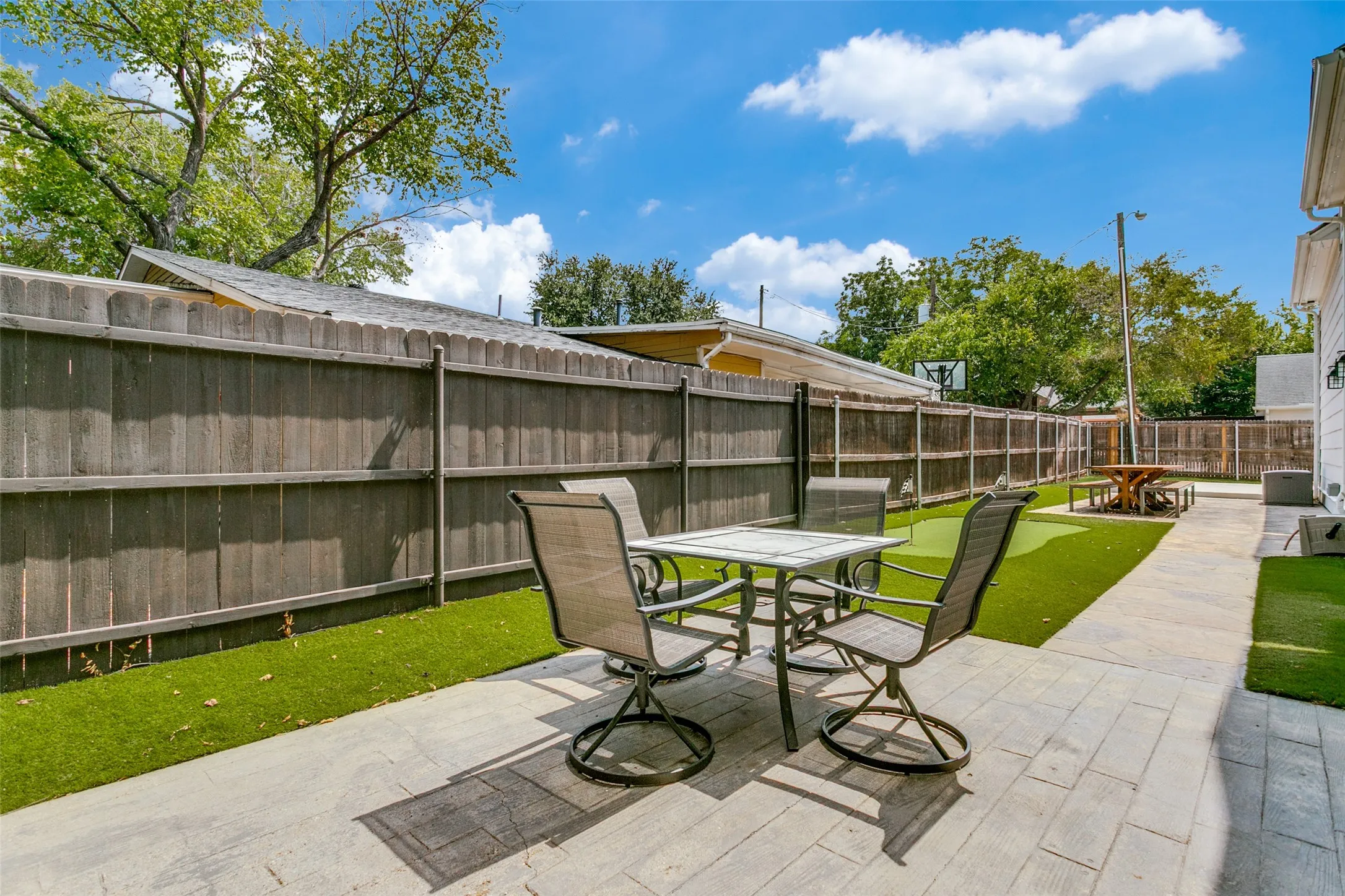 Single Family Residence For Sale in Tarrant County , 205 S Dooley Street, Grapevine, Texas 76051, 5 Bedroom, 4 Bathroom, 2 Garage spaces, 3,235 Sqft, built in 1925, mls#21368179, Real Estate Agent in Grapevine, Homes For Sale in Tarrant county, Homes For Sale in Grapevine, Realtor in Grapevine Texas, Real Estate Brokerage Independent Realty Texas, Luminita Cordes Realtor
