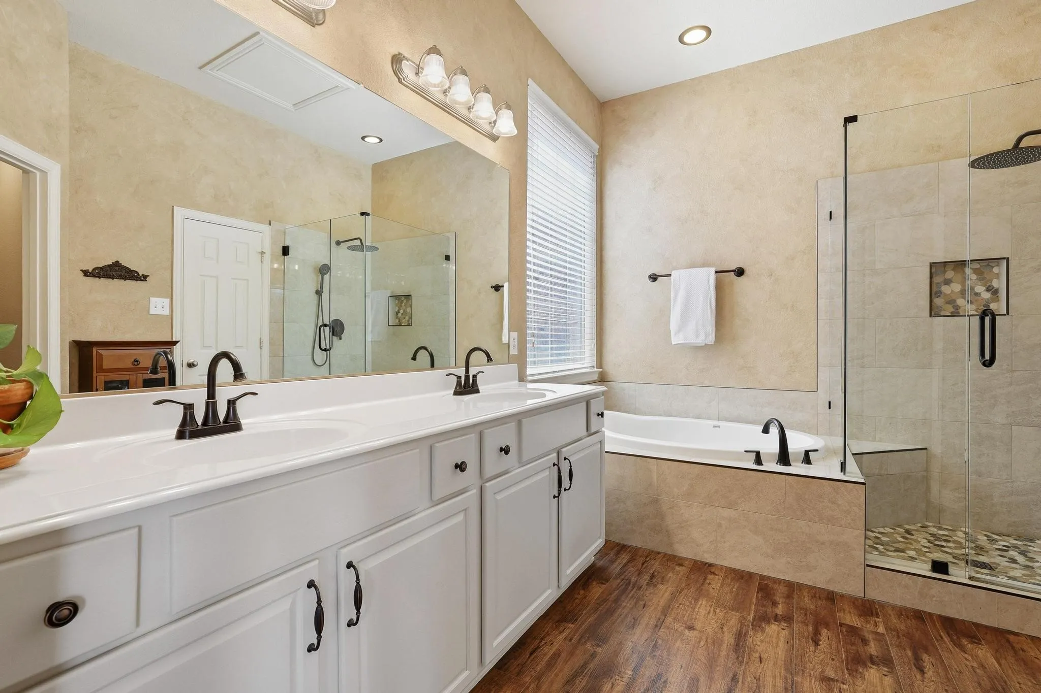 Single Family Residence For Sale in Collin County , 2816 Madison Drive, Melissa, Texas 75454, 4 Bedroom, 4 Bathroom, 2 Garage spaces, 3,627 Sqft, built in 2006, mls#21380549, Real Estate Agent in Melissa, Homes For Sale in Collin county, Homes For Sale in Melissa, Realtor in Melissa Texas, Real Estate Brokerage Independent Realty Texas, Luminita Cordes Realtor