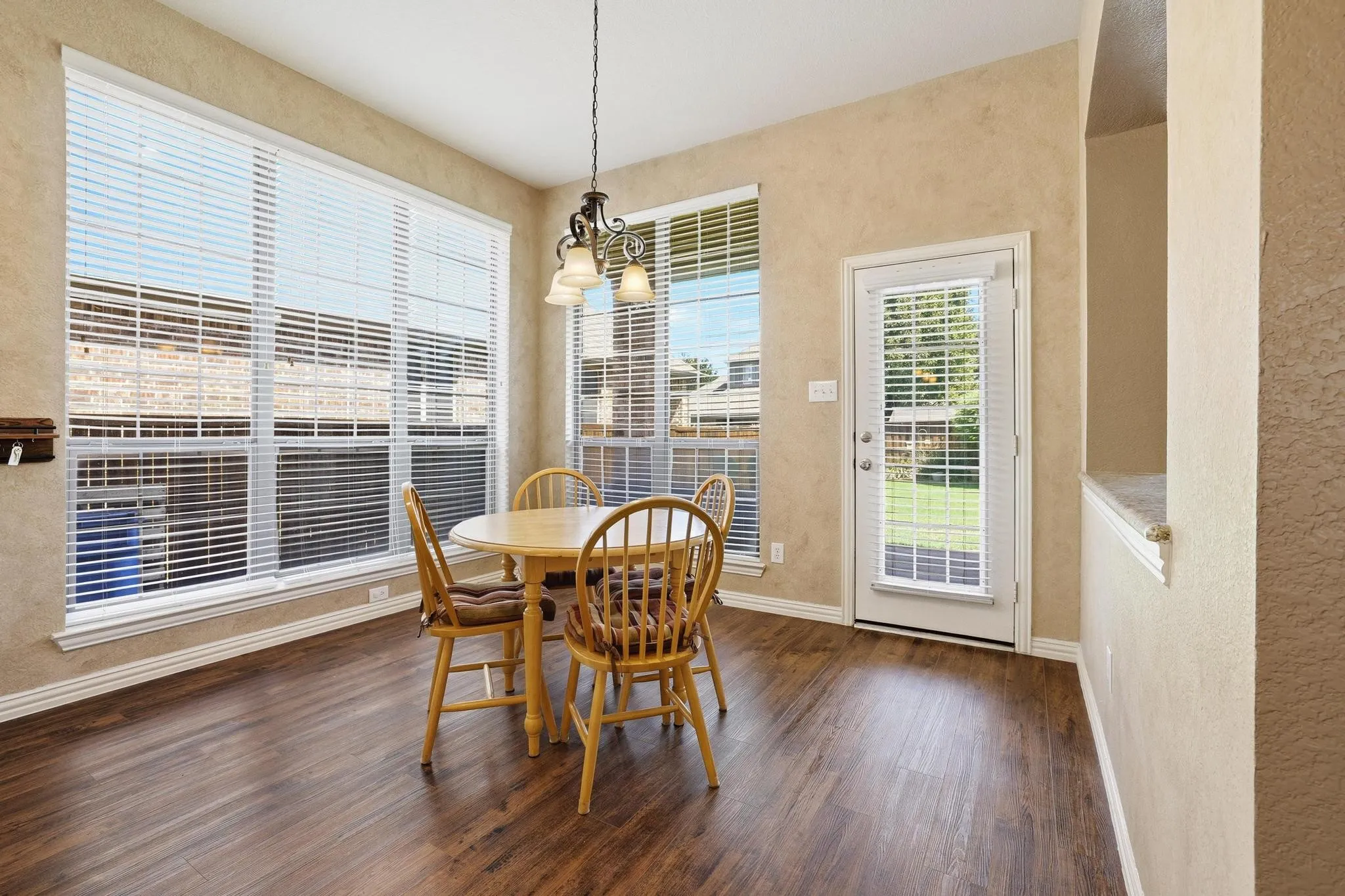 Single Family Residence For Sale in Collin County , 2816 Madison Drive, Melissa, Texas 75454, 4 Bedroom, 4 Bathroom, 2 Garage spaces, 3,627 Sqft, built in 2006, mls#21380549, Real Estate Agent in Melissa, Homes For Sale in Collin county, Homes For Sale in Melissa, Realtor in Melissa Texas, Real Estate Brokerage Independent Realty Texas, Luminita Cordes Realtor
