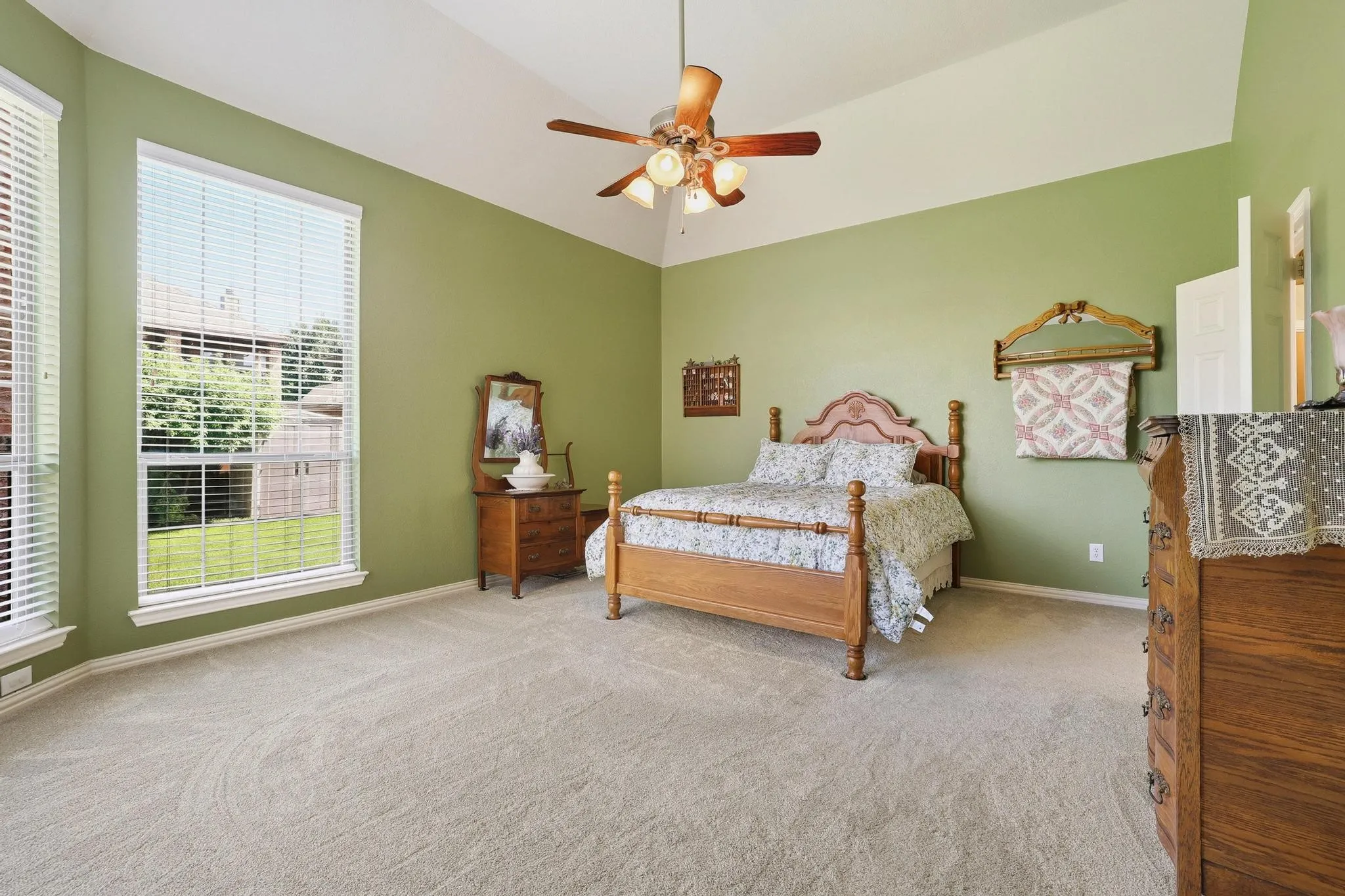 Single Family Residence For Sale in Collin County , 2816 Madison Drive, Melissa, Texas 75454, 4 Bedroom, 4 Bathroom, 2 Garage spaces, 3,627 Sqft, built in 2006, mls#21380549, Real Estate Agent in Melissa, Homes For Sale in Collin county, Homes For Sale in Melissa, Realtor in Melissa Texas, Real Estate Brokerage Independent Realty Texas, Luminita Cordes Realtor