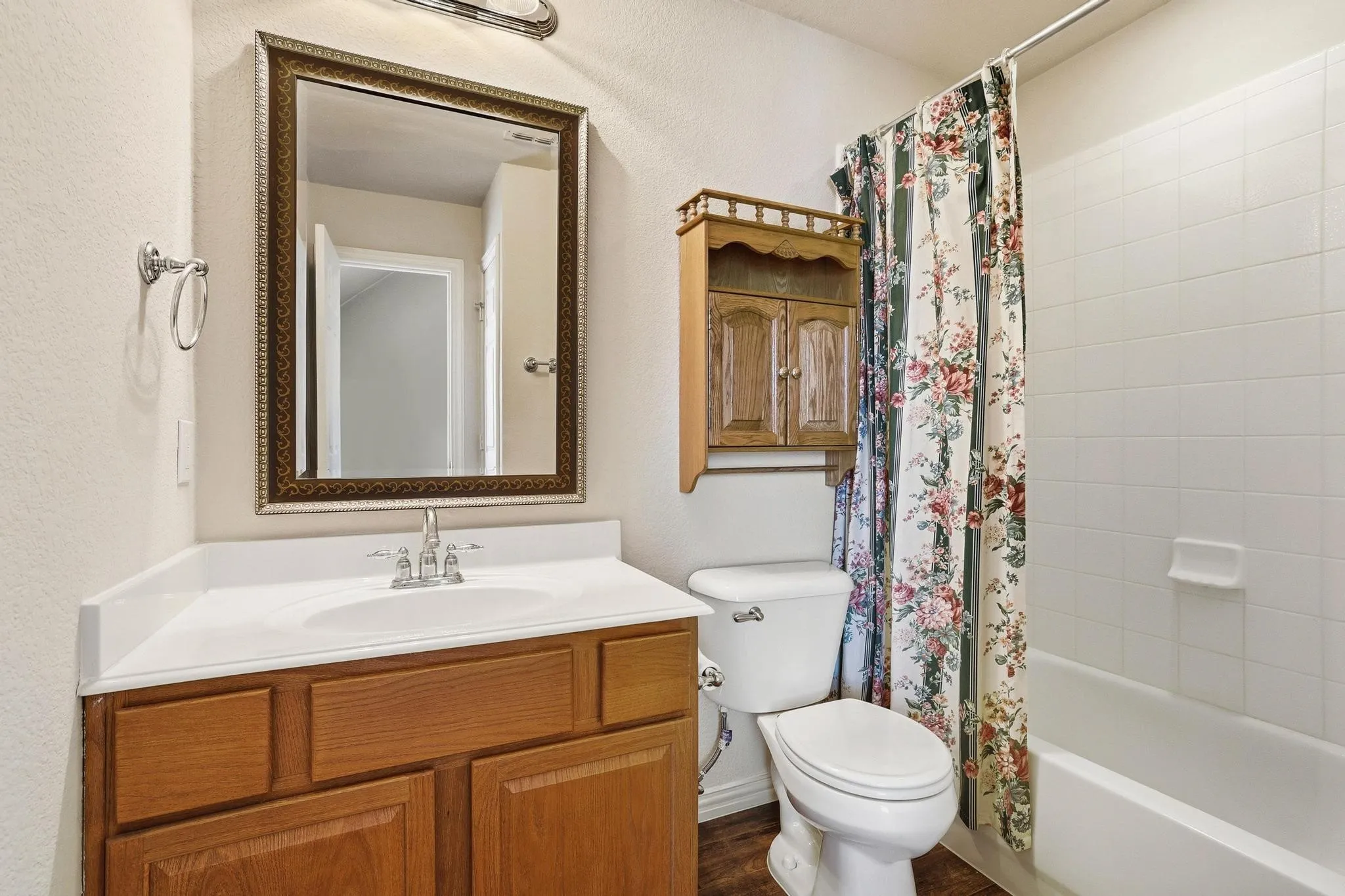 Ensuite bathroom in upstairs bedroom.