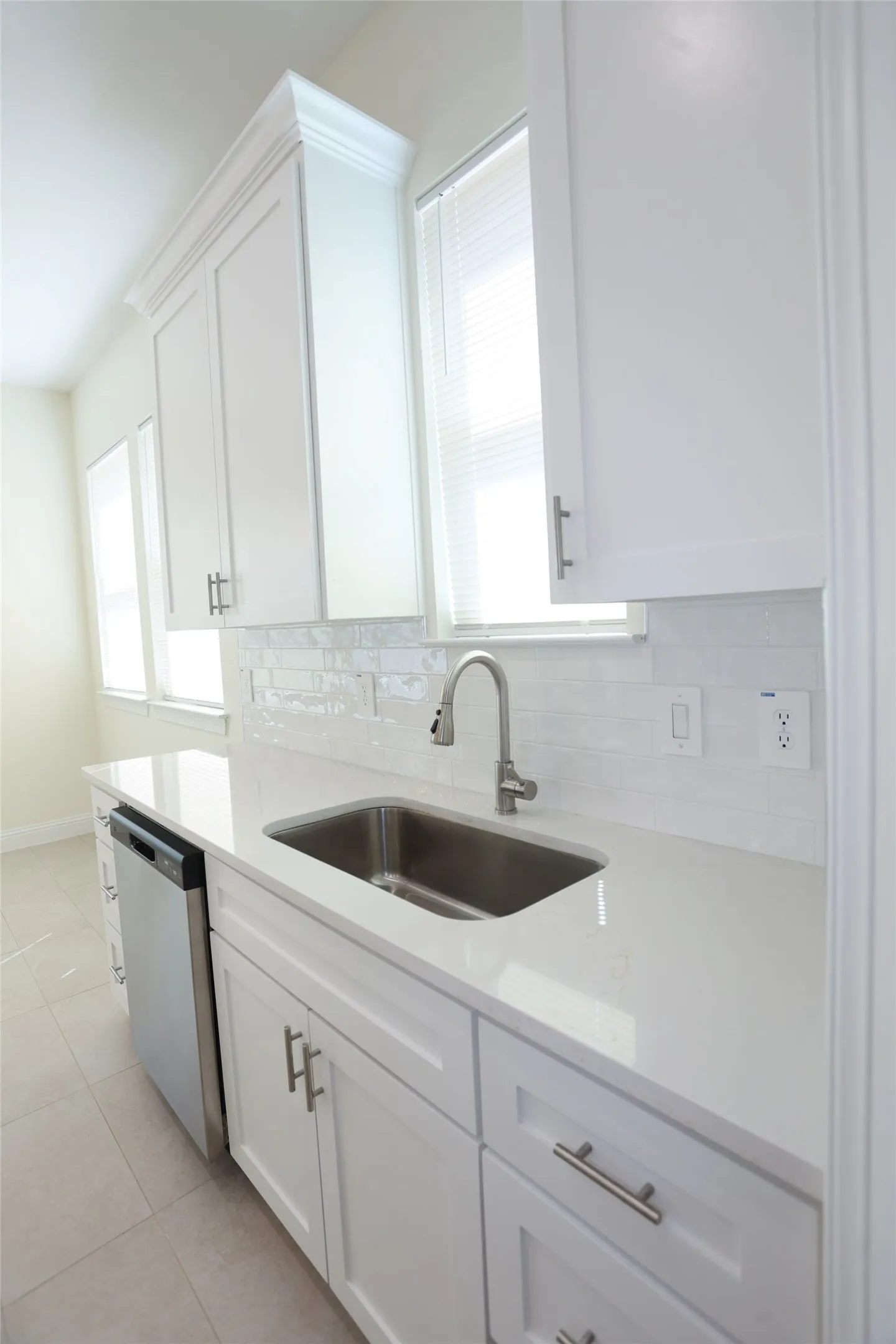Single Family Residence For Rent in Tarrant County , 917 E Tucker Street, Fort Worth, Texas 76104, 3 Bedroom, 2 Bathroom, Garage spaces, 1,735 Sqft, built in 2024, mls#21381997, Real Estate Agent in Fort Worth, Homes For Rent in Tarrant county, Homes For Rent in Fort Worth, Realtor in Fort Worth Texas, Real Estate Brokerage Independent Realty Texas, Luminita Cordes Realtor