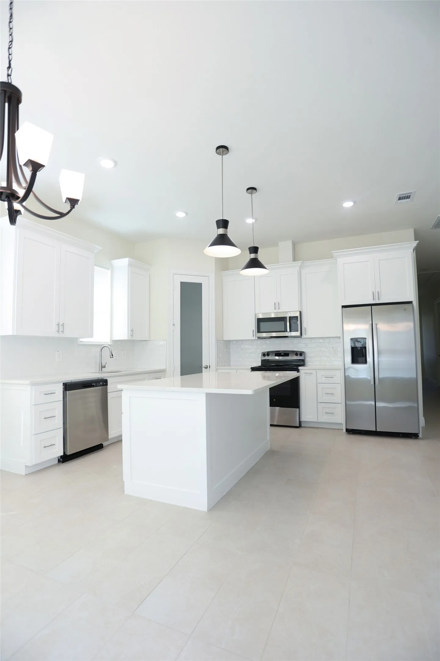 Single Family Residence For Rent in Tarrant County , 917 E Tucker Street, Fort Worth, Texas 76104, 3 Bedroom, 2 Bathroom, Garage spaces, 1,735 Sqft, built in 2024, mls#21381997, Real Estate Agent in Fort Worth, Homes For Rent in Tarrant county, Homes For Rent in Fort Worth, Realtor in Fort Worth Texas, Real Estate Brokerage Independent Realty Texas, Luminita Cordes Realtor