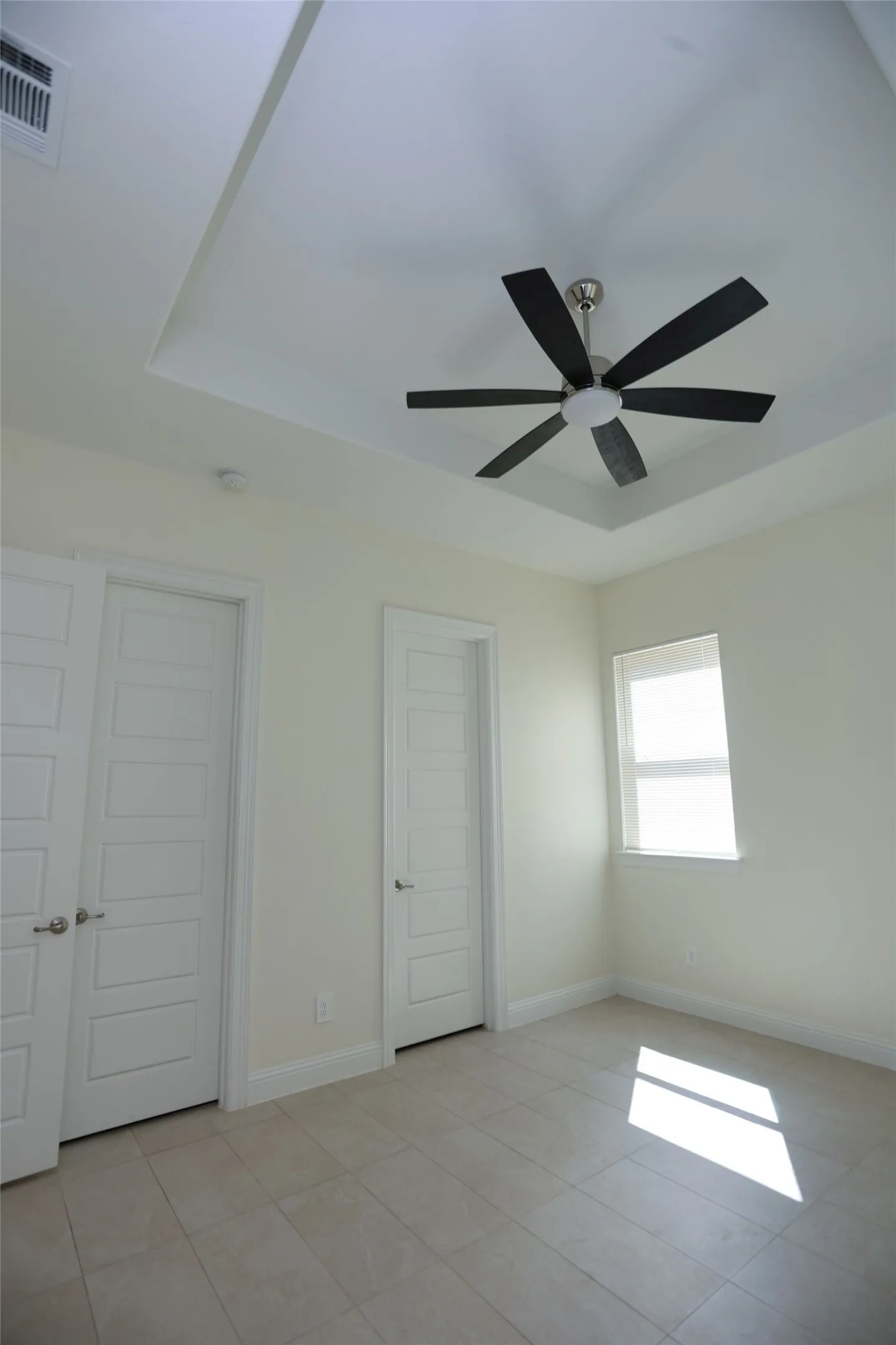 Single Family Residence For Rent in Tarrant County , 917 E Tucker Street, Fort Worth, Texas 76104, 3 Bedroom, 2 Bathroom, Garage spaces, 1,735 Sqft, built in 2024, mls#21381997, Real Estate Agent in Fort Worth, Homes For Rent in Tarrant county, Homes For Rent in Fort Worth, Realtor in Fort Worth Texas, Real Estate Brokerage Independent Realty Texas, Luminita Cordes Realtor