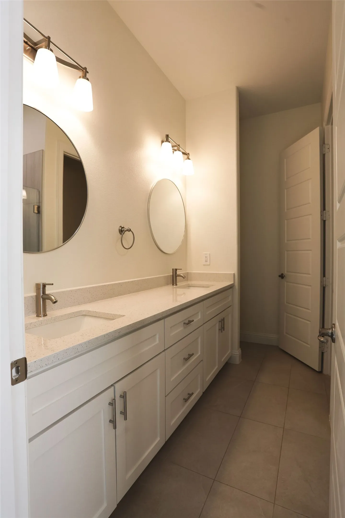 Single Family Residence For Rent in Tarrant County , 917 E Tucker Street, Fort Worth, Texas 76104, 3 Bedroom, 2 Bathroom, Garage spaces, 1,735 Sqft, built in 2024, mls#21381997, Real Estate Agent in Fort Worth, Homes For Rent in Tarrant county, Homes For Rent in Fort Worth, Realtor in Fort Worth Texas, Real Estate Brokerage Independent Realty Texas, Luminita Cordes Realtor