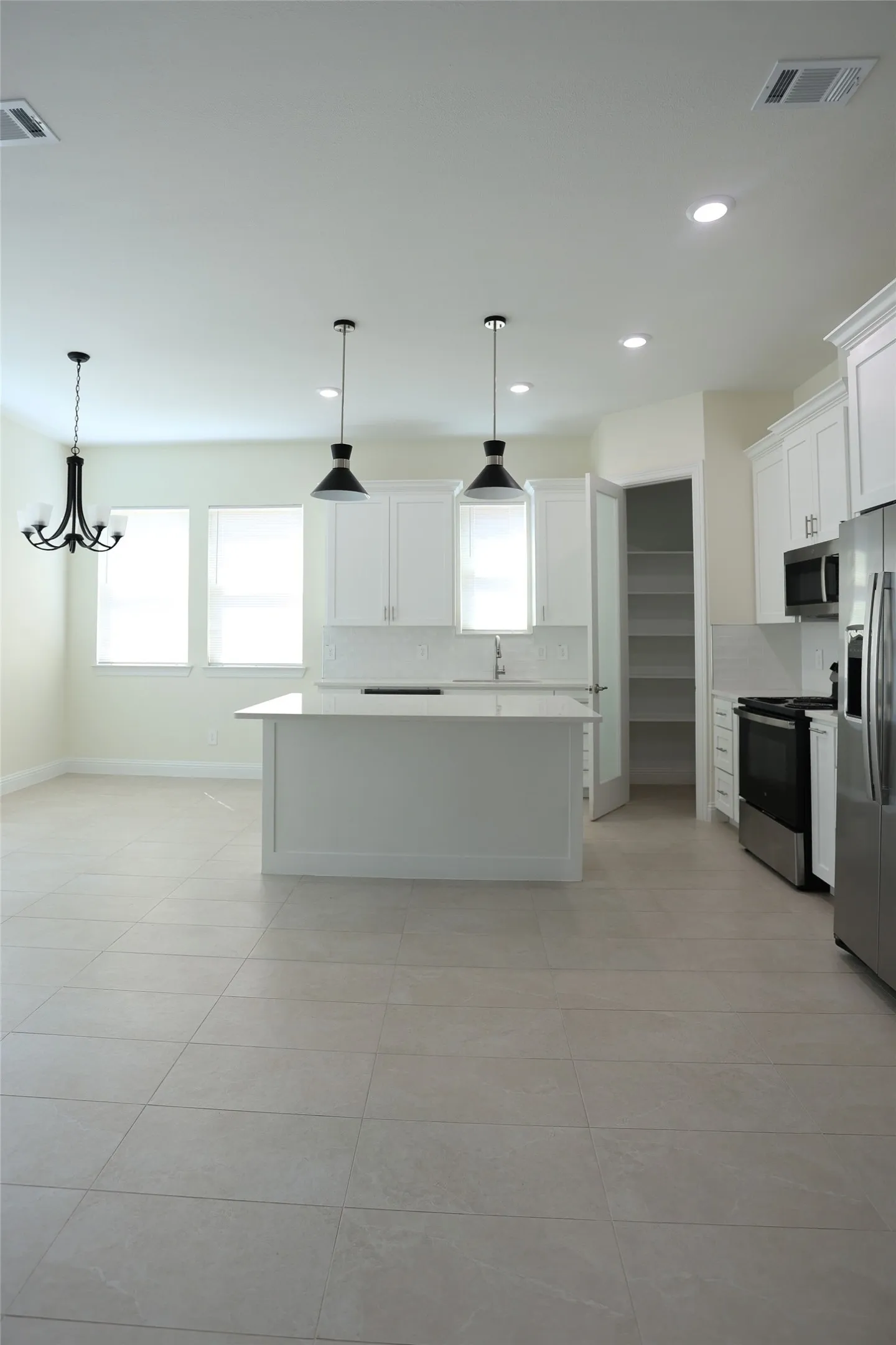 Single Family Residence For Rent in Tarrant County , 917 E Tucker Street, Fort Worth, Texas 76104, 3 Bedroom, 2 Bathroom, Garage spaces, 1,735 Sqft, built in 2024, mls#21381997, Real Estate Agent in Fort Worth, Homes For Rent in Tarrant county, Homes For Rent in Fort Worth, Realtor in Fort Worth Texas, Real Estate Brokerage Independent Realty Texas, Luminita Cordes Realtor