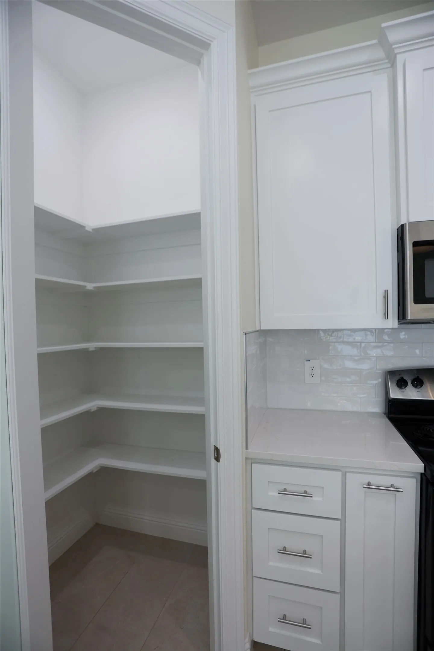 Single Family Residence For Rent in Tarrant County , 917 E Tucker Street, Fort Worth, Texas 76104, 3 Bedroom, 2 Bathroom, Garage spaces, 1,735 Sqft, built in 2024, mls#21381997, Real Estate Agent in Fort Worth, Homes For Rent in Tarrant county, Homes For Rent in Fort Worth, Realtor in Fort Worth Texas, Real Estate Brokerage Independent Realty Texas, Luminita Cordes Realtor