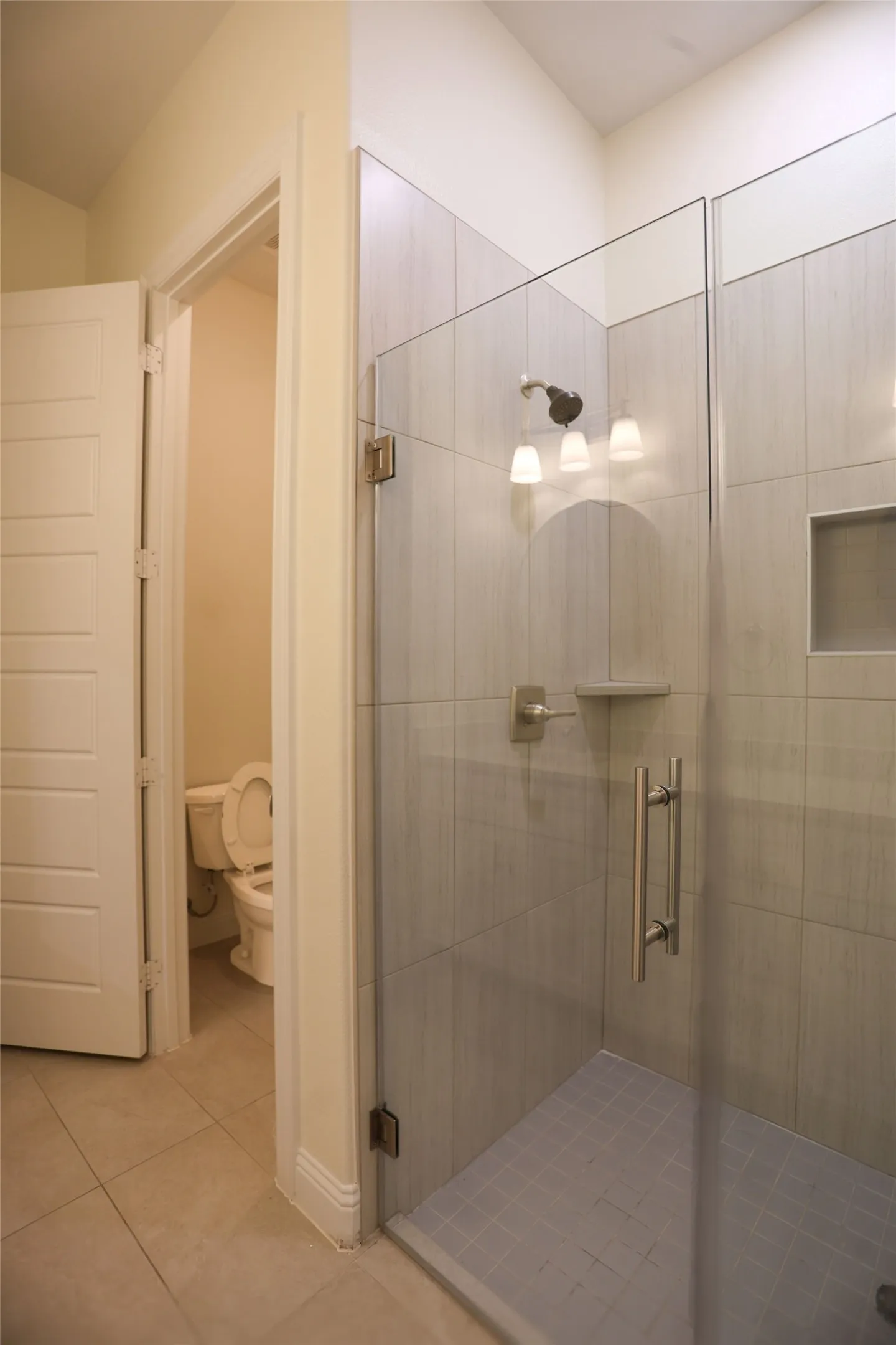 Single Family Residence For Rent in Tarrant County , 917 E Tucker Street, Fort Worth, Texas 76104, 3 Bedroom, 2 Bathroom, Garage spaces, 1,735 Sqft, built in 2024, mls#21381997, Real Estate Agent in Fort Worth, Homes For Rent in Tarrant county, Homes For Rent in Fort Worth, Realtor in Fort Worth Texas, Real Estate Brokerage Independent Realty Texas, Luminita Cordes Realtor