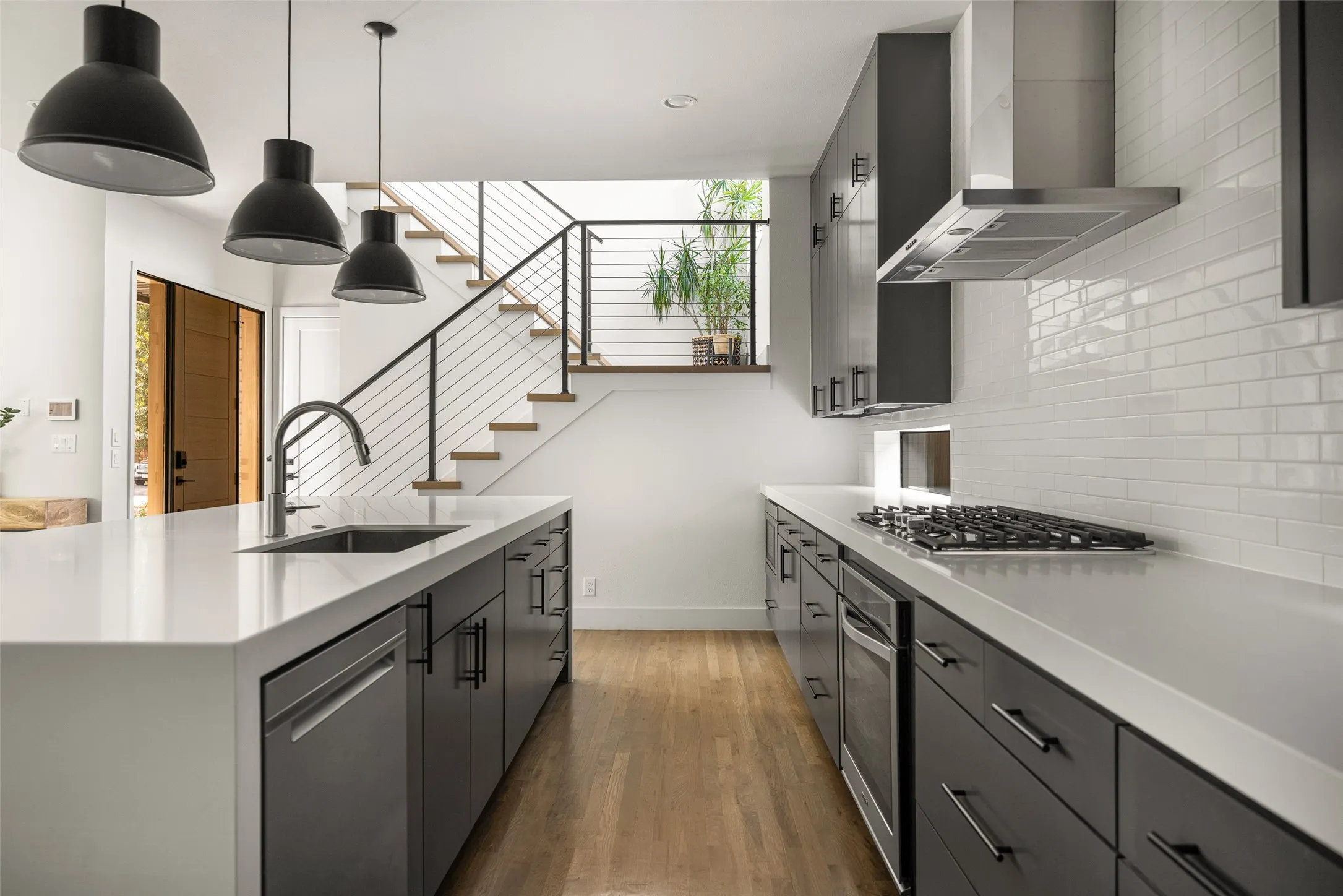 Single Family Residence For Sale in Dallas County , 424 Cameron Avenue, Dallas, Texas 75223, 4 Bedroom, 3 Bathroom, 2 Garage spaces, 2,550 Sqft, built in 2017, mls#21381746, Real Estate Agent in Dallas, Homes For Sale in Dallas county, Homes For Sale in Dallas, Realtor in Dallas Texas, Real Estate Brokerage Independent Realty Texas, Luminita Cordes Realtor