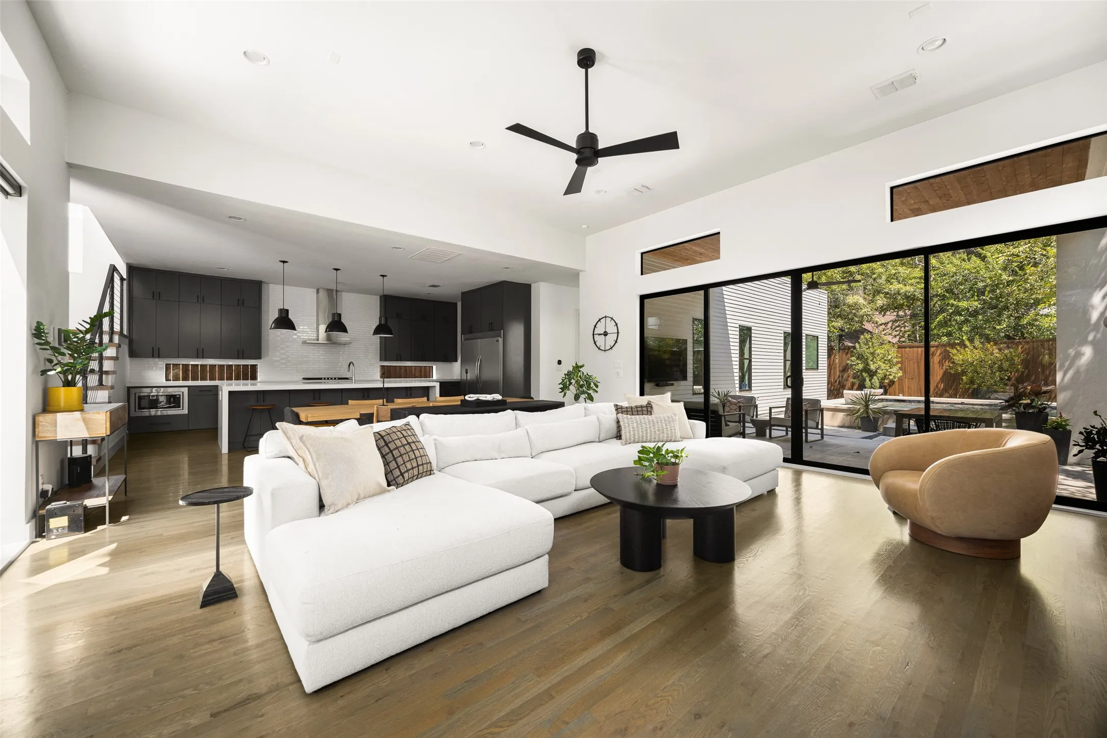Single Family Residence For Sale in Dallas County , 424 Cameron Avenue, Dallas, Texas 75223, 4 Bedroom, 3 Bathroom, 2 Garage spaces, 2,550 Sqft, built in 2017, mls#21381746, Real Estate Agent in Dallas, Homes For Sale in Dallas county, Homes For Sale in Dallas, Realtor in Dallas Texas, Real Estate Brokerage Independent Realty Texas, Luminita Cordes Realtor