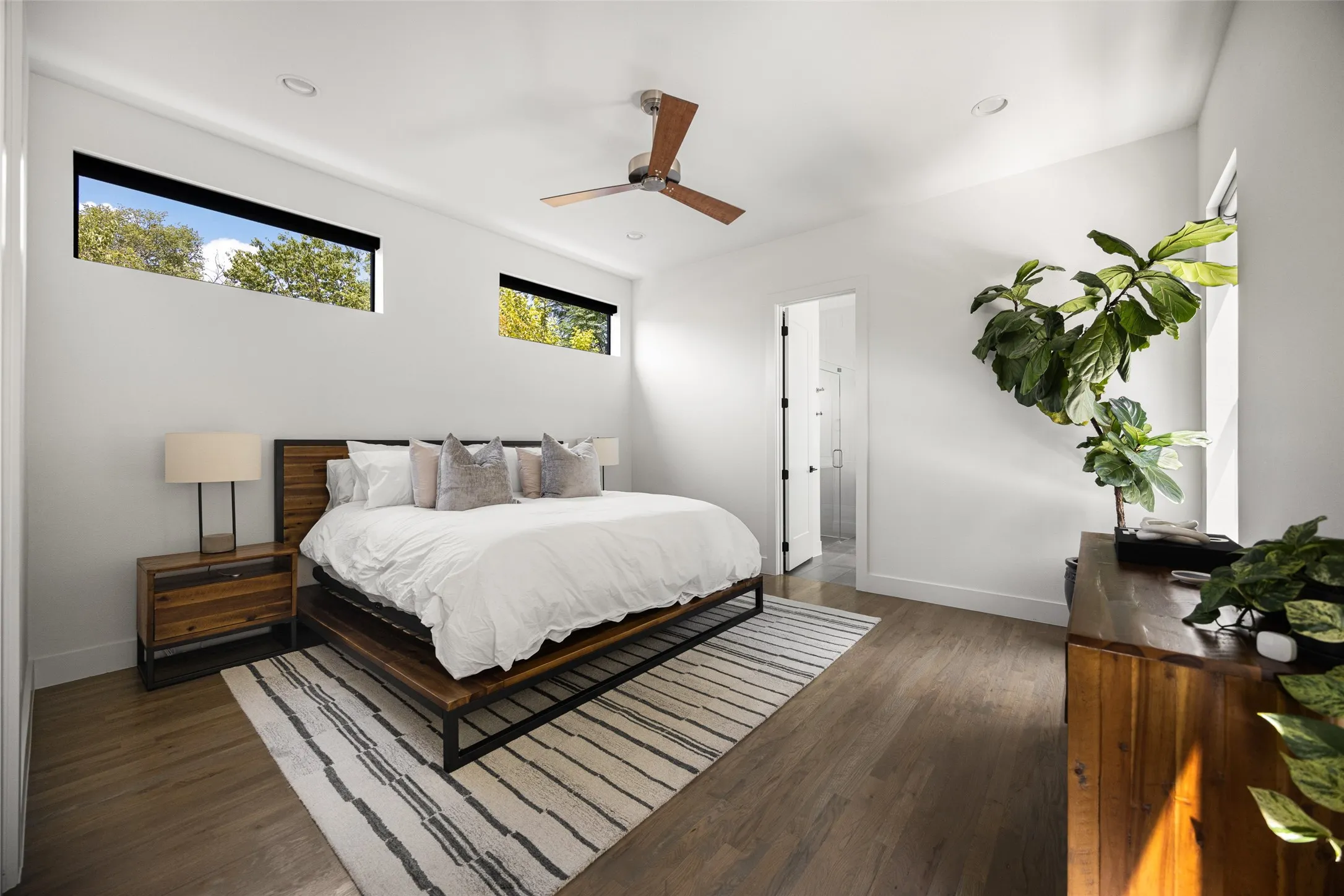 Single Family Residence For Sale in Dallas County , 424 Cameron Avenue, Dallas, Texas 75223, 4 Bedroom, 3 Bathroom, 2 Garage spaces, 2,550 Sqft, built in 2017, mls#21381746, Real Estate Agent in Dallas, Homes For Sale in Dallas county, Homes For Sale in Dallas, Realtor in Dallas Texas, Real Estate Brokerage Independent Realty Texas, Luminita Cordes Realtor