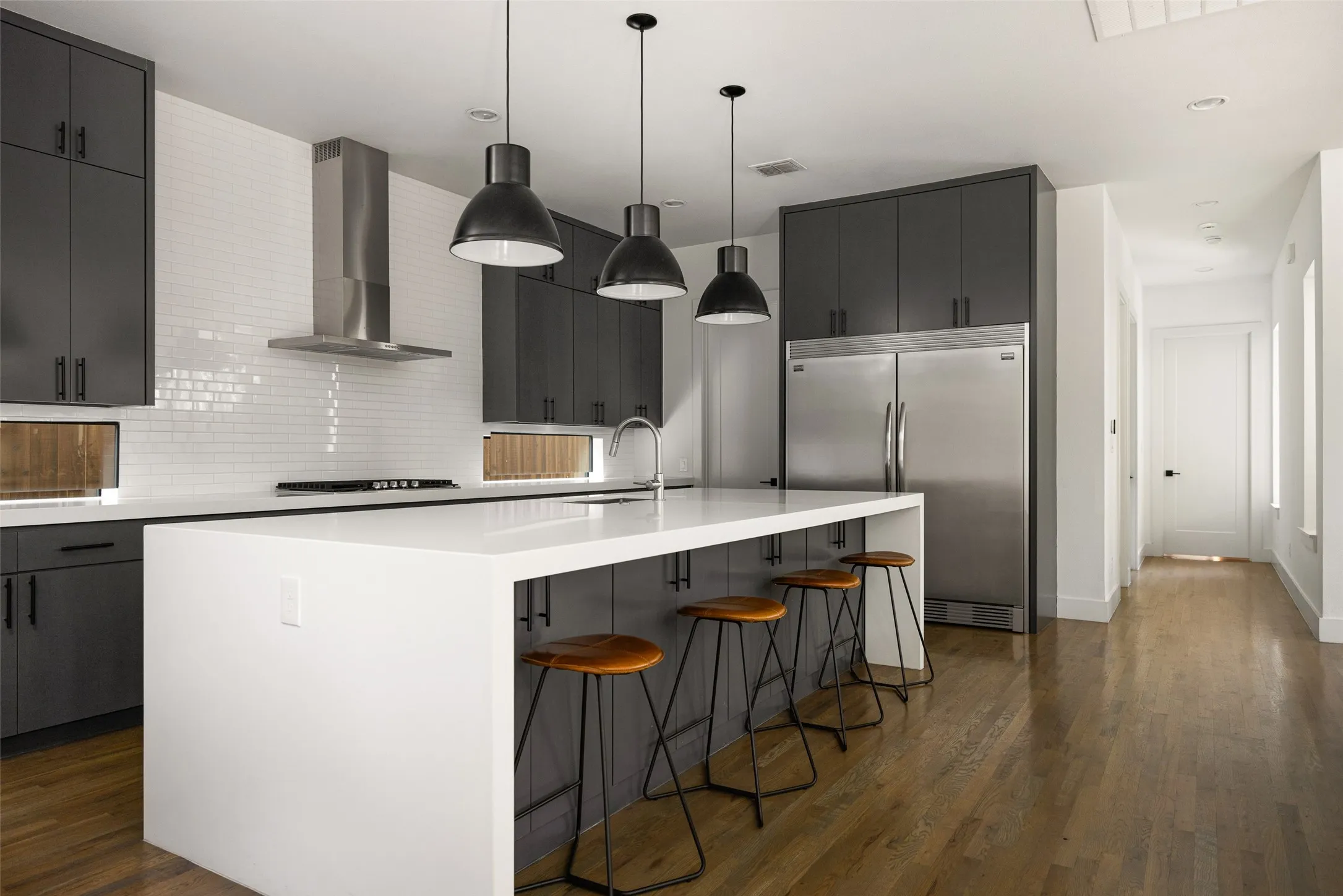 Single Family Residence For Sale in Dallas County , 424 Cameron Avenue, Dallas, Texas 75223, 4 Bedroom, 3 Bathroom, 2 Garage spaces, 2,550 Sqft, built in 2017, mls#21381746, Real Estate Agent in Dallas, Homes For Sale in Dallas county, Homes For Sale in Dallas, Realtor in Dallas Texas, Real Estate Brokerage Independent Realty Texas, Luminita Cordes Realtor