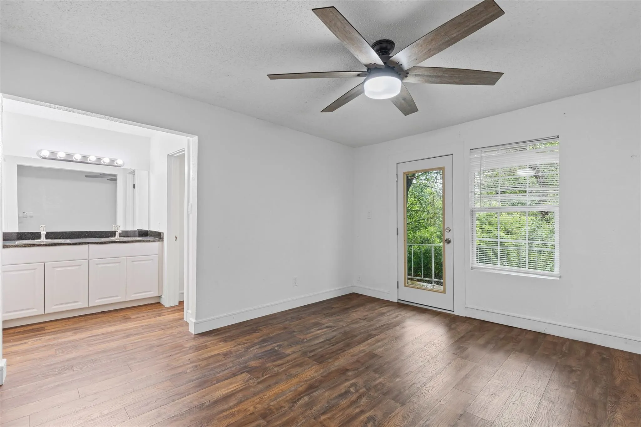 Single Family Residence For Sale in Tarrant County , 6315-6317 Walraven Circle, Fort Worth, Texas 76133, 5 Bedroom, 6 Bathroom, 4 Garage spaces, 3,151 Sqft, built in 1968, mls#21382047, Real Estate Agent in Fort Worth, Homes For Sale in Tarrant county, Homes For Sale in Fort Worth, Realtor in Fort Worth Texas, Real Estate Brokerage Independent Realty Texas, Luminita Cordes Realtor