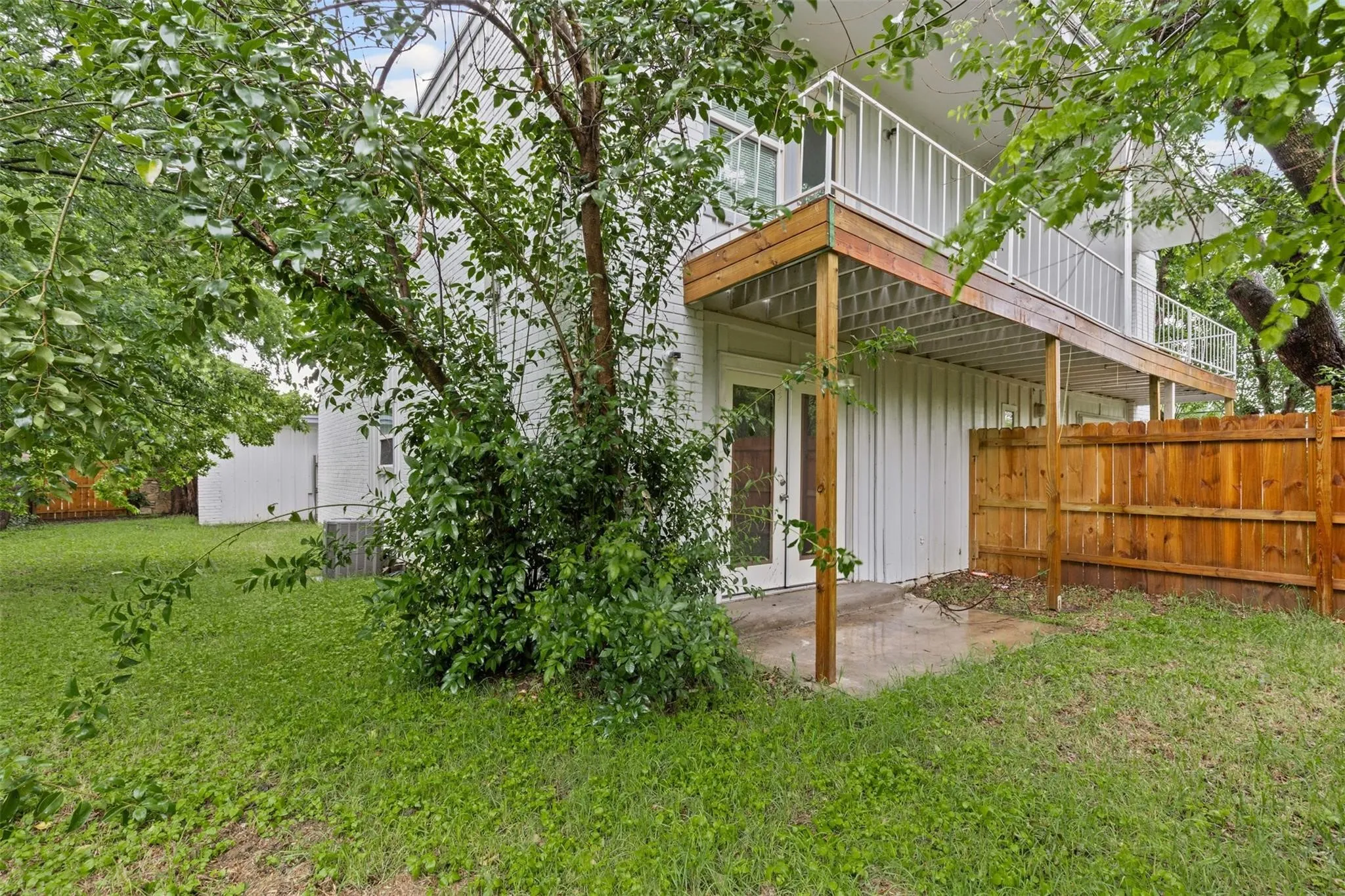 Single Family Residence For Sale in Tarrant County , 6315-6317 Walraven Circle, Fort Worth, Texas 76133, 5 Bedroom, 6 Bathroom, 4 Garage spaces, 3,151 Sqft, built in 1968, mls#21382047, Real Estate Agent in Fort Worth, Homes For Sale in Tarrant county, Homes For Sale in Fort Worth, Realtor in Fort Worth Texas, Real Estate Brokerage Independent Realty Texas, Luminita Cordes Realtor