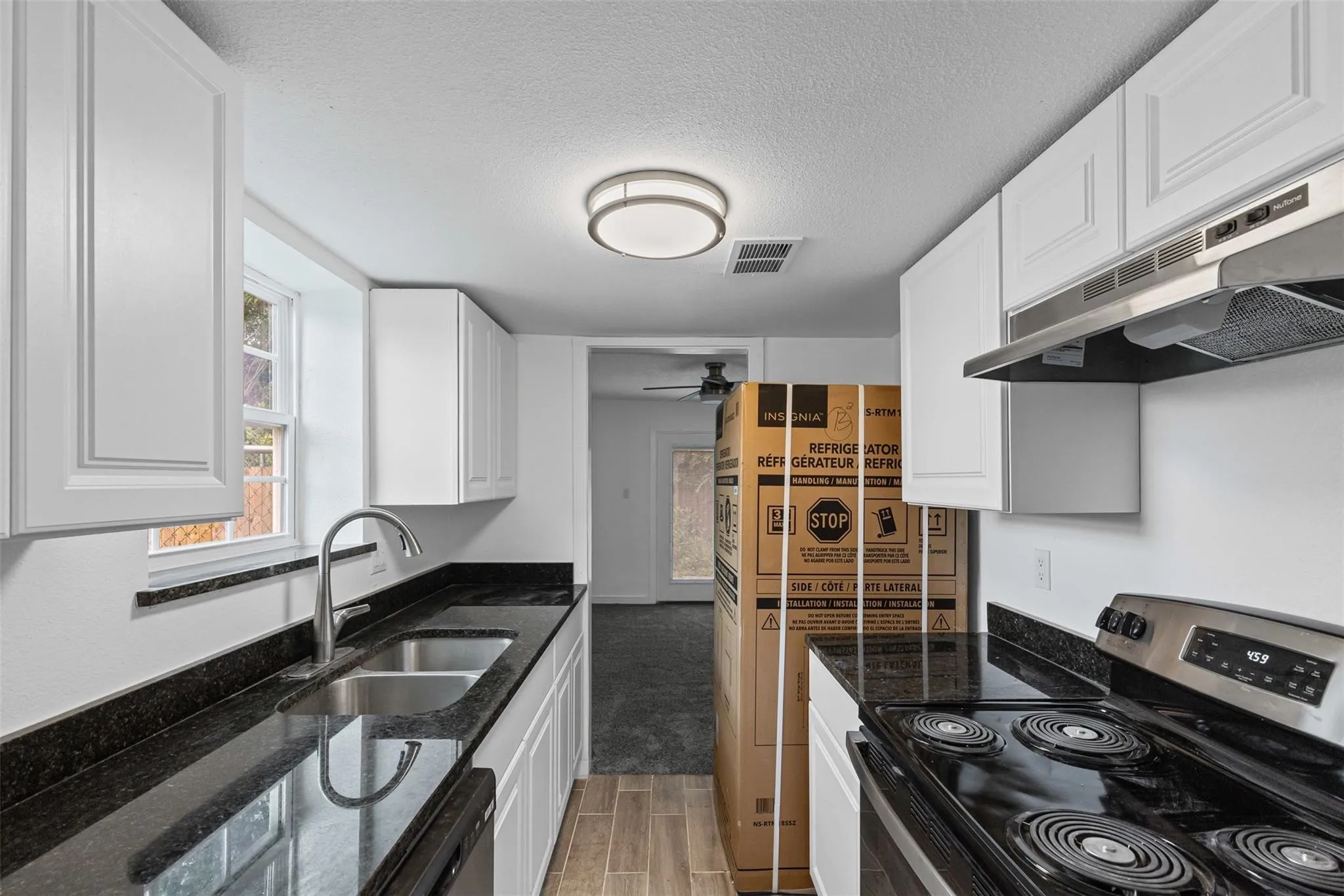 Single Family Residence For Sale in Tarrant County , 6315-6317 Walraven Circle, Fort Worth, Texas 76133, 5 Bedroom, 6 Bathroom, 4 Garage spaces, 3,151 Sqft, built in 1968, mls#21382047, Real Estate Agent in Fort Worth, Homes For Sale in Tarrant county, Homes For Sale in Fort Worth, Realtor in Fort Worth Texas, Real Estate Brokerage Independent Realty Texas, Luminita Cordes Realtor