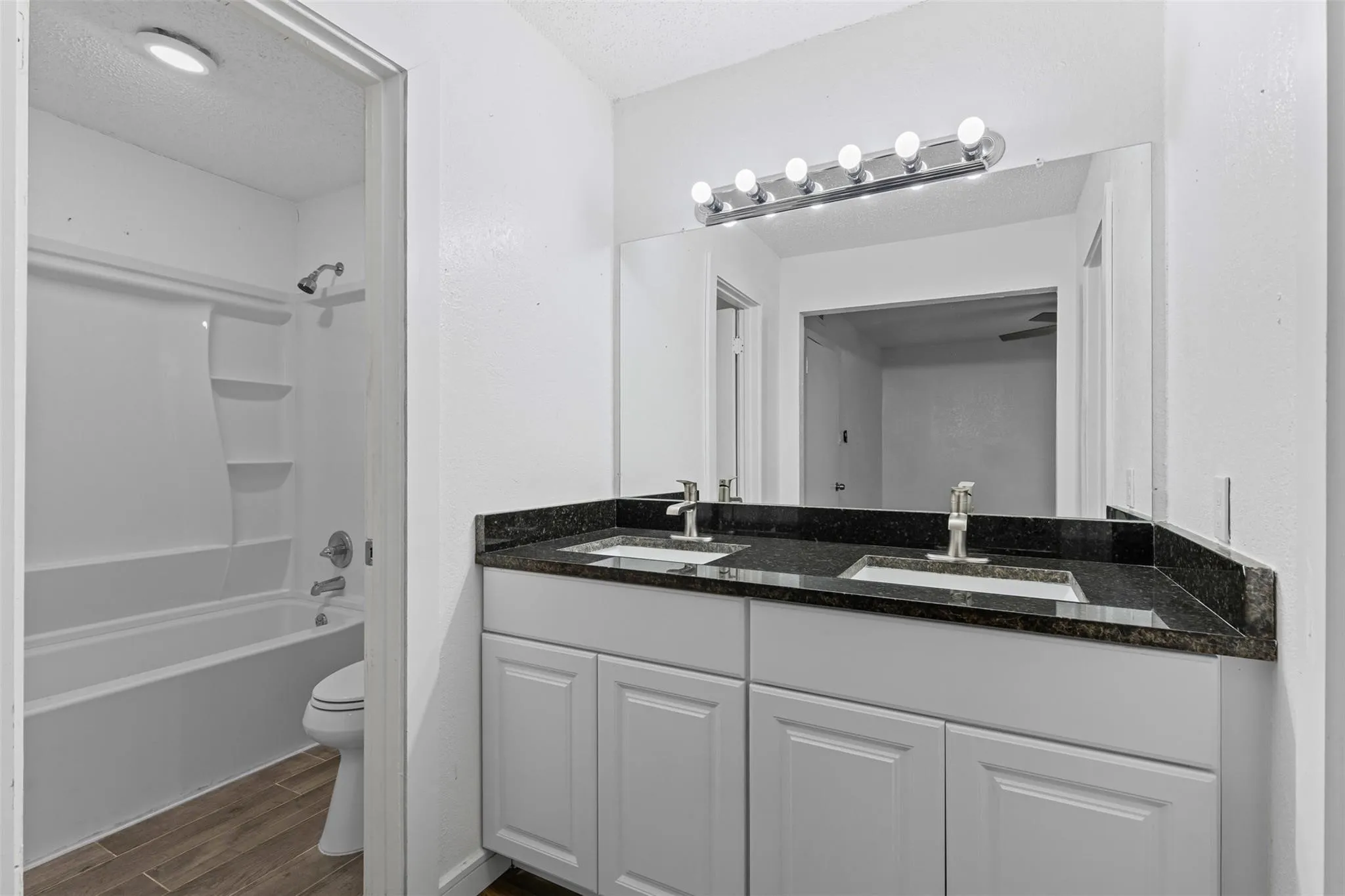 Single Family Residence For Sale in Tarrant County , 6315-6317 Walraven Circle, Fort Worth, Texas 76133, 5 Bedroom, 6 Bathroom, 4 Garage spaces, 3,151 Sqft, built in 1968, mls#21382047, Real Estate Agent in Fort Worth, Homes For Sale in Tarrant county, Homes For Sale in Fort Worth, Realtor in Fort Worth Texas, Real Estate Brokerage Independent Realty Texas, Luminita Cordes Realtor