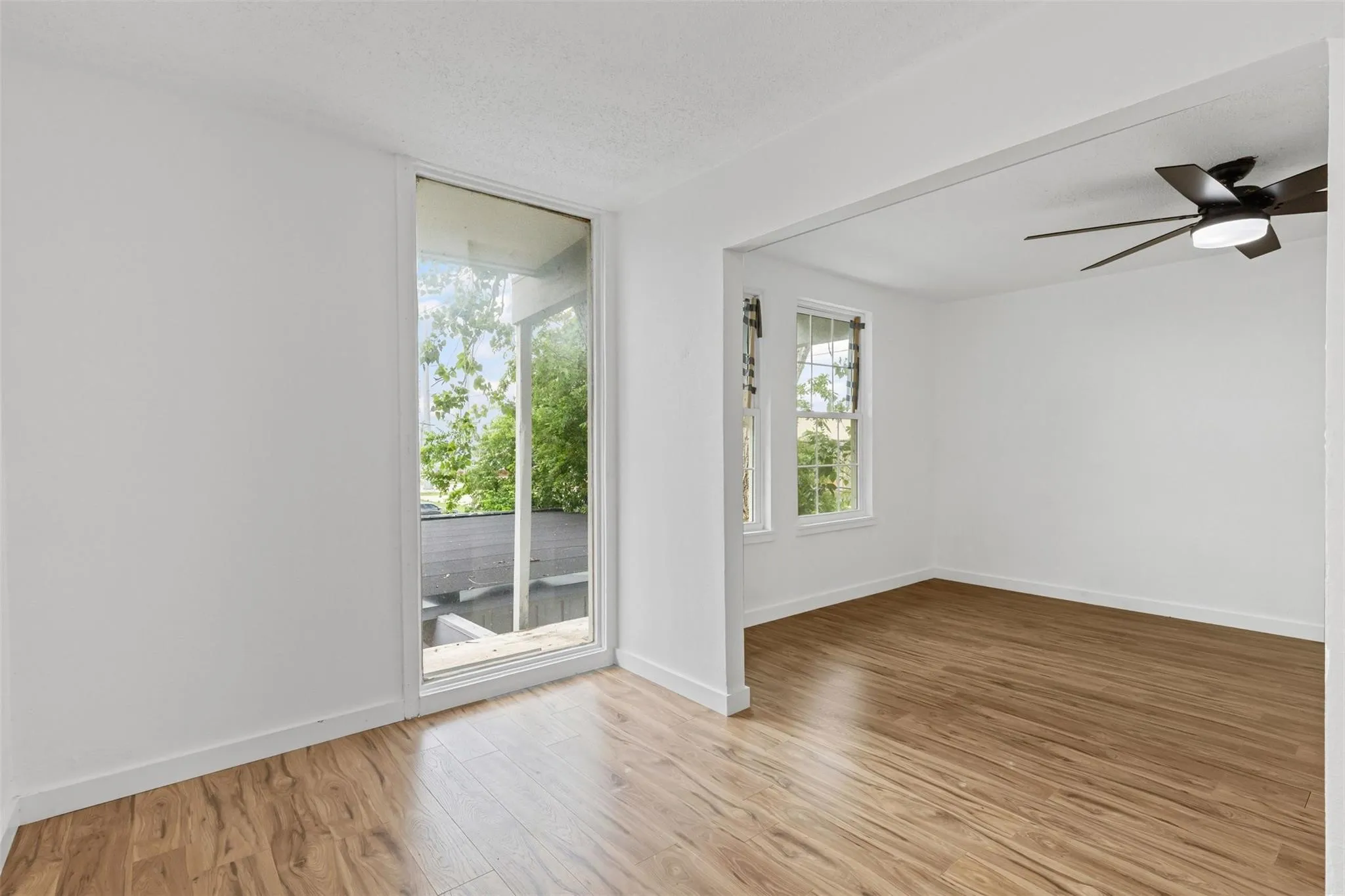 Single Family Residence For Sale in Tarrant County , 6315-6317 Walraven Circle, Fort Worth, Texas 76133, 5 Bedroom, 6 Bathroom, 4 Garage spaces, 3,151 Sqft, built in 1968, mls#21382047, Real Estate Agent in Fort Worth, Homes For Sale in Tarrant county, Homes For Sale in Fort Worth, Realtor in Fort Worth Texas, Real Estate Brokerage Independent Realty Texas, Luminita Cordes Realtor