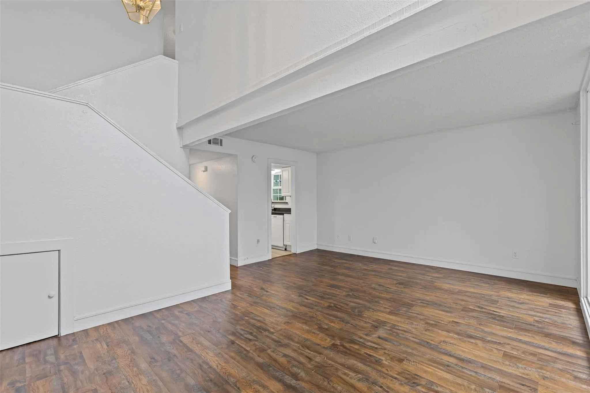 Single Family Residence For Sale in Tarrant County , 6315-6317 Walraven Circle, Fort Worth, Texas 76133, 5 Bedroom, 6 Bathroom, 4 Garage spaces, 3,151 Sqft, built in 1968, mls#21382047, Real Estate Agent in Fort Worth, Homes For Sale in Tarrant county, Homes For Sale in Fort Worth, Realtor in Fort Worth Texas, Real Estate Brokerage Independent Realty Texas, Luminita Cordes Realtor