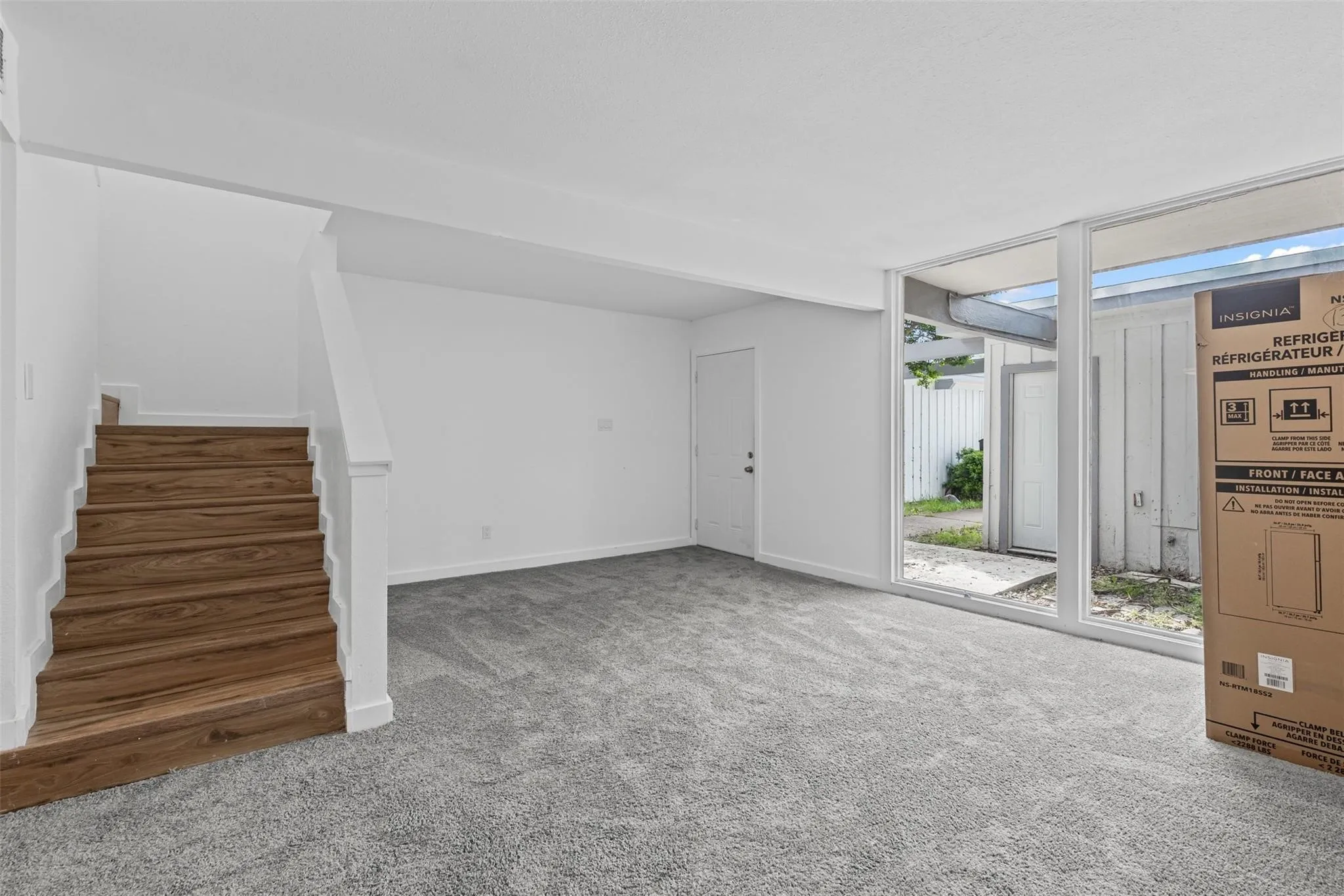 Single Family Residence For Sale in Tarrant County , 6315-6317 Walraven Circle, Fort Worth, Texas 76133, 5 Bedroom, 6 Bathroom, 4 Garage spaces, 3,151 Sqft, built in 1968, mls#21382047, Real Estate Agent in Fort Worth, Homes For Sale in Tarrant county, Homes For Sale in Fort Worth, Realtor in Fort Worth Texas, Real Estate Brokerage Independent Realty Texas, Luminita Cordes Realtor