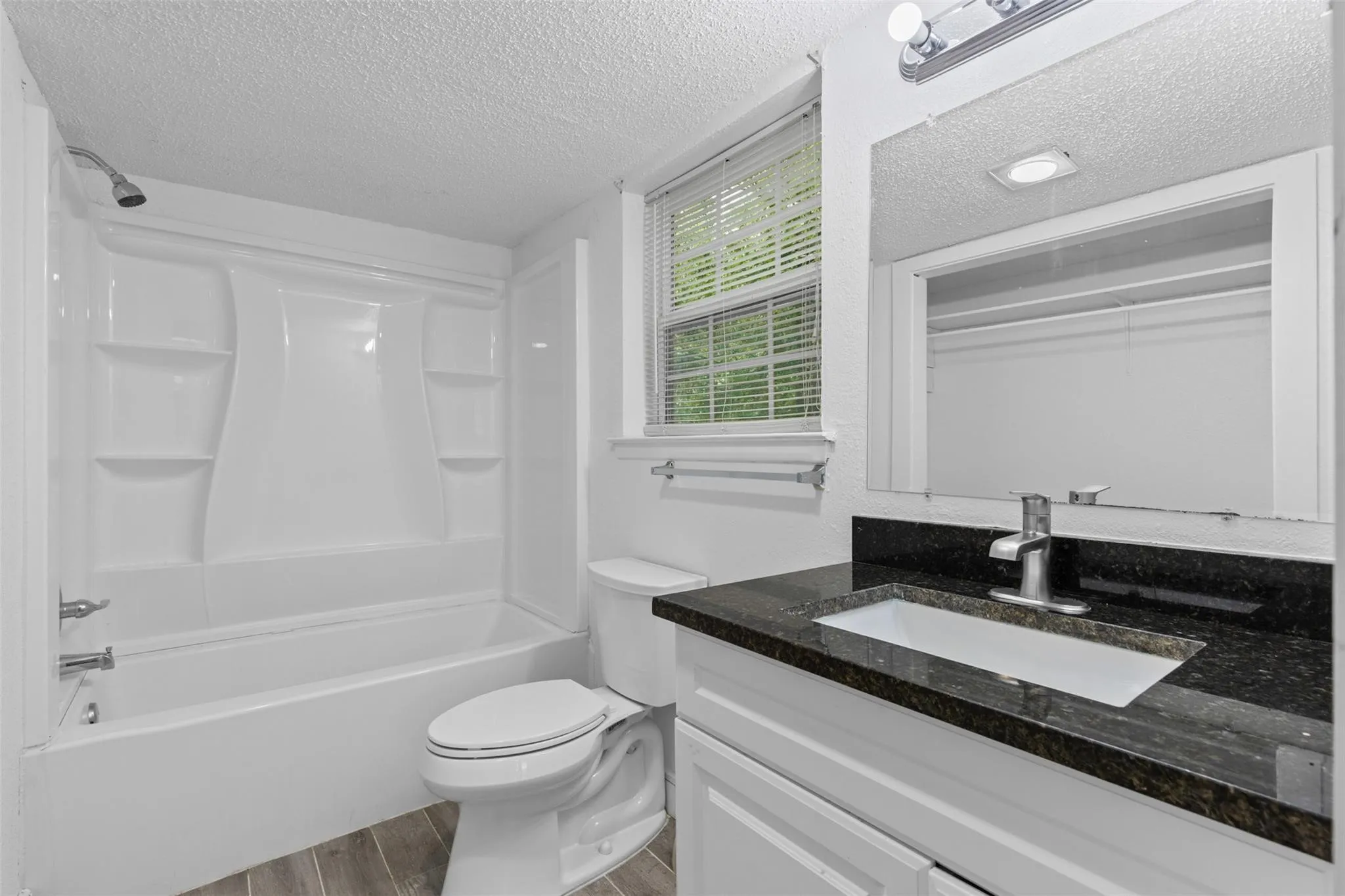 Single Family Residence For Sale in Tarrant County , 6315-6317 Walraven Circle, Fort Worth, Texas 76133, 5 Bedroom, 6 Bathroom, 4 Garage spaces, 3,151 Sqft, built in 1968, mls#21382047, Real Estate Agent in Fort Worth, Homes For Sale in Tarrant county, Homes For Sale in Fort Worth, Realtor in Fort Worth Texas, Real Estate Brokerage Independent Realty Texas, Luminita Cordes Realtor