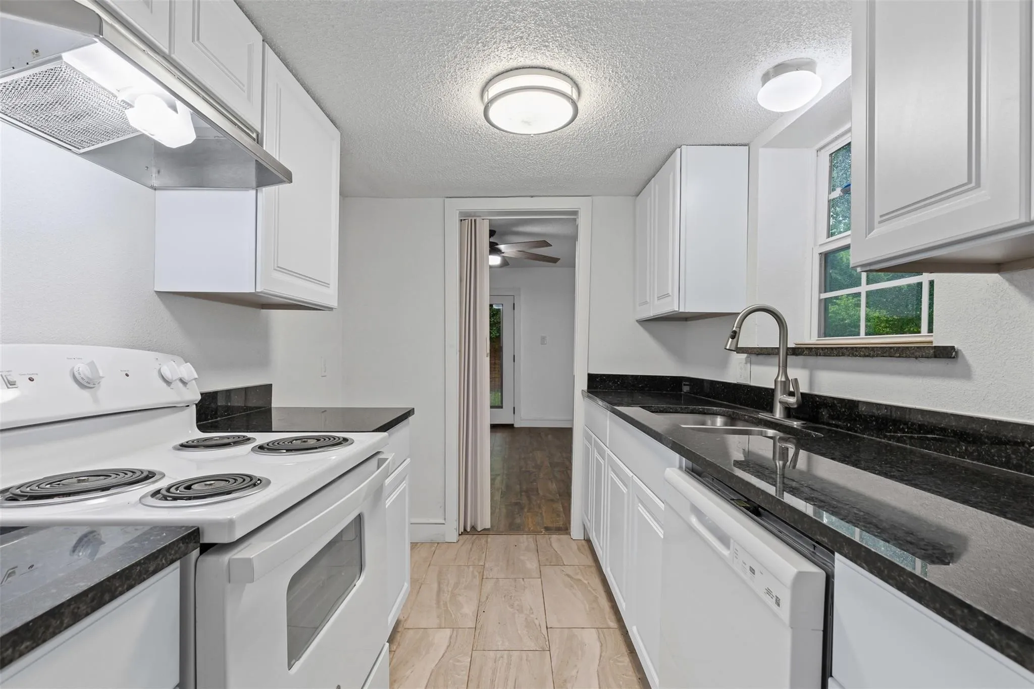 Single Family Residence For Sale in Tarrant County , 6315-6317 Walraven Circle, Fort Worth, Texas 76133, 5 Bedroom, 6 Bathroom, 4 Garage spaces, 3,151 Sqft, built in 1968, mls#21382047, Real Estate Agent in Fort Worth, Homes For Sale in Tarrant county, Homes For Sale in Fort Worth, Realtor in Fort Worth Texas, Real Estate Brokerage Independent Realty Texas, Luminita Cordes Realtor
