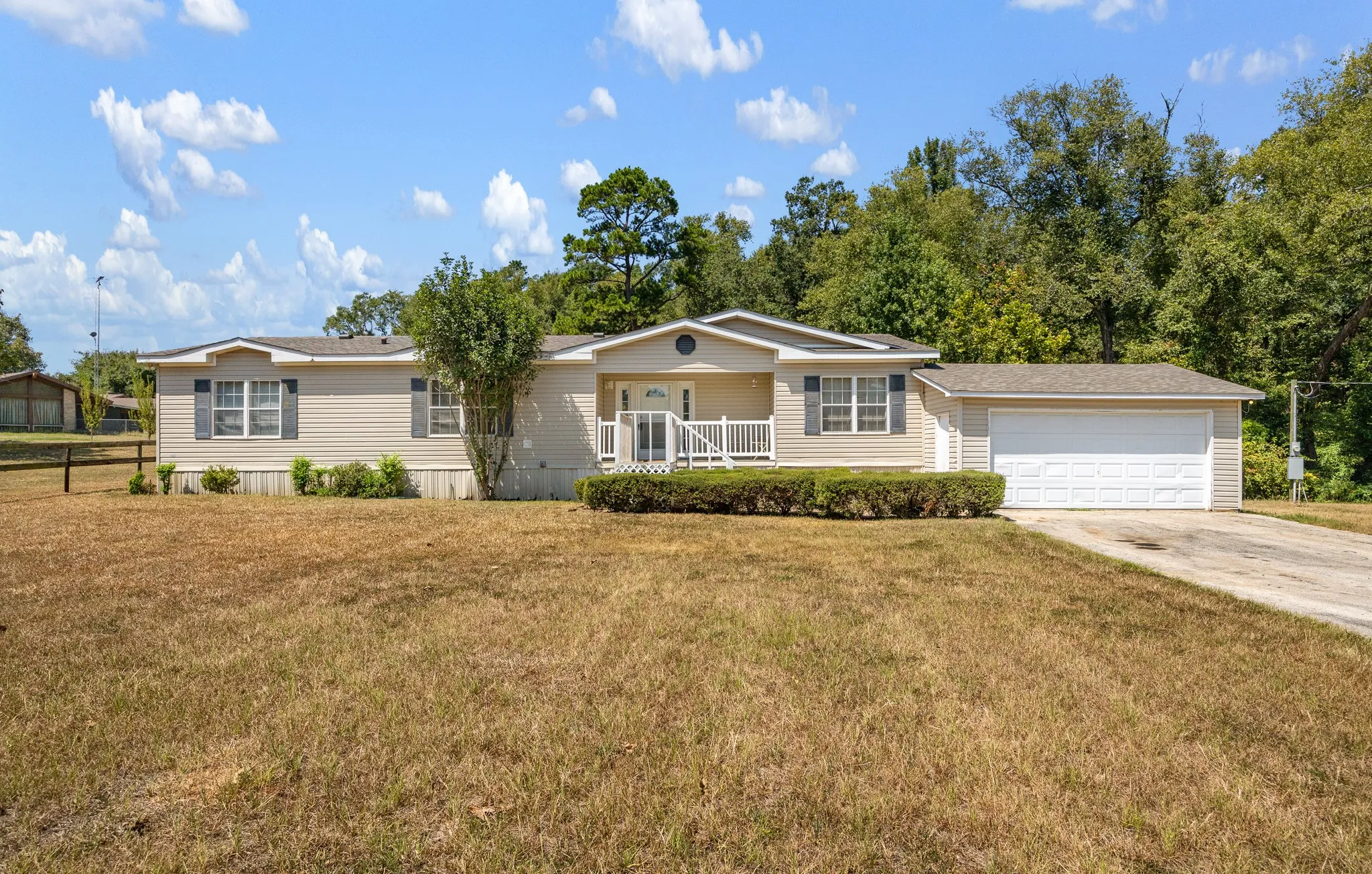 Mobile Home For Sale in Smith County , 16202 County Road 165, Tyler, Texas 75703, 3 Bedroom, 2 Bathroom, 2 Garage spaces, 1,680 Sqft, built in 2003, mls#21382034, Real Estate Agent in Tyler, Homes For Sale in Smith county, Homes For Sale in Tyler, Realtor in Tyler Texas, Real Estate Brokerage Independent Realty Texas, Luminita Cordes Realtor