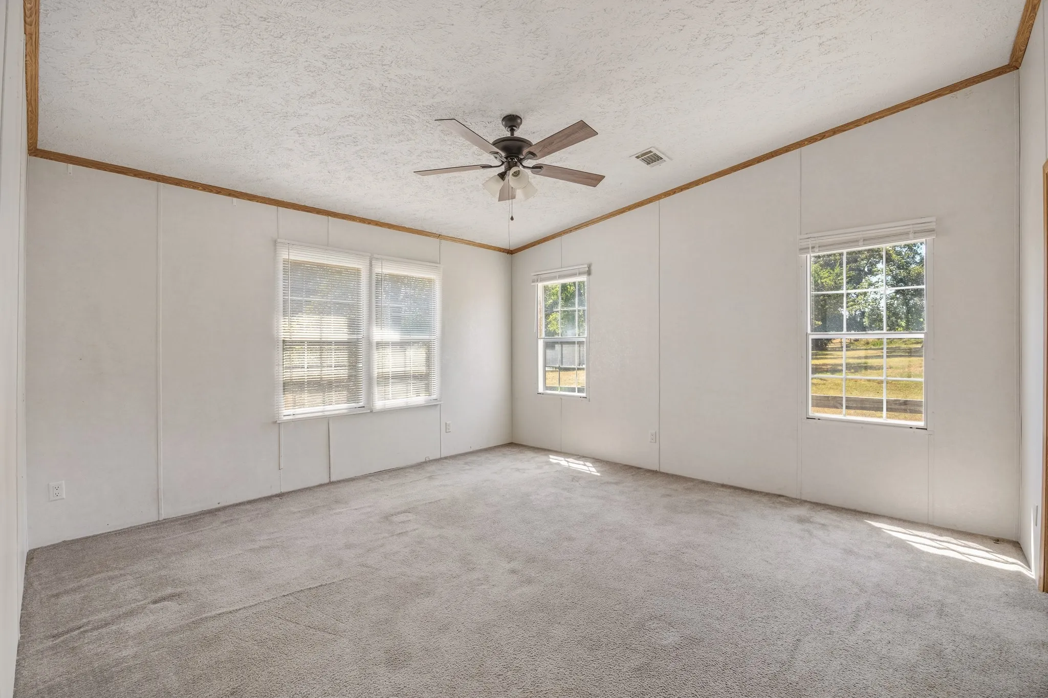 Mobile Home For Sale in Smith County , 16202 County Road 165, Tyler, Texas 75703, 3 Bedroom, 2 Bathroom, 2 Garage spaces, 1,680 Sqft, built in 2003, mls#21382034, Real Estate Agent in Tyler, Homes For Sale in Smith county, Homes For Sale in Tyler, Realtor in Tyler Texas, Real Estate Brokerage Independent Realty Texas, Luminita Cordes Realtor
