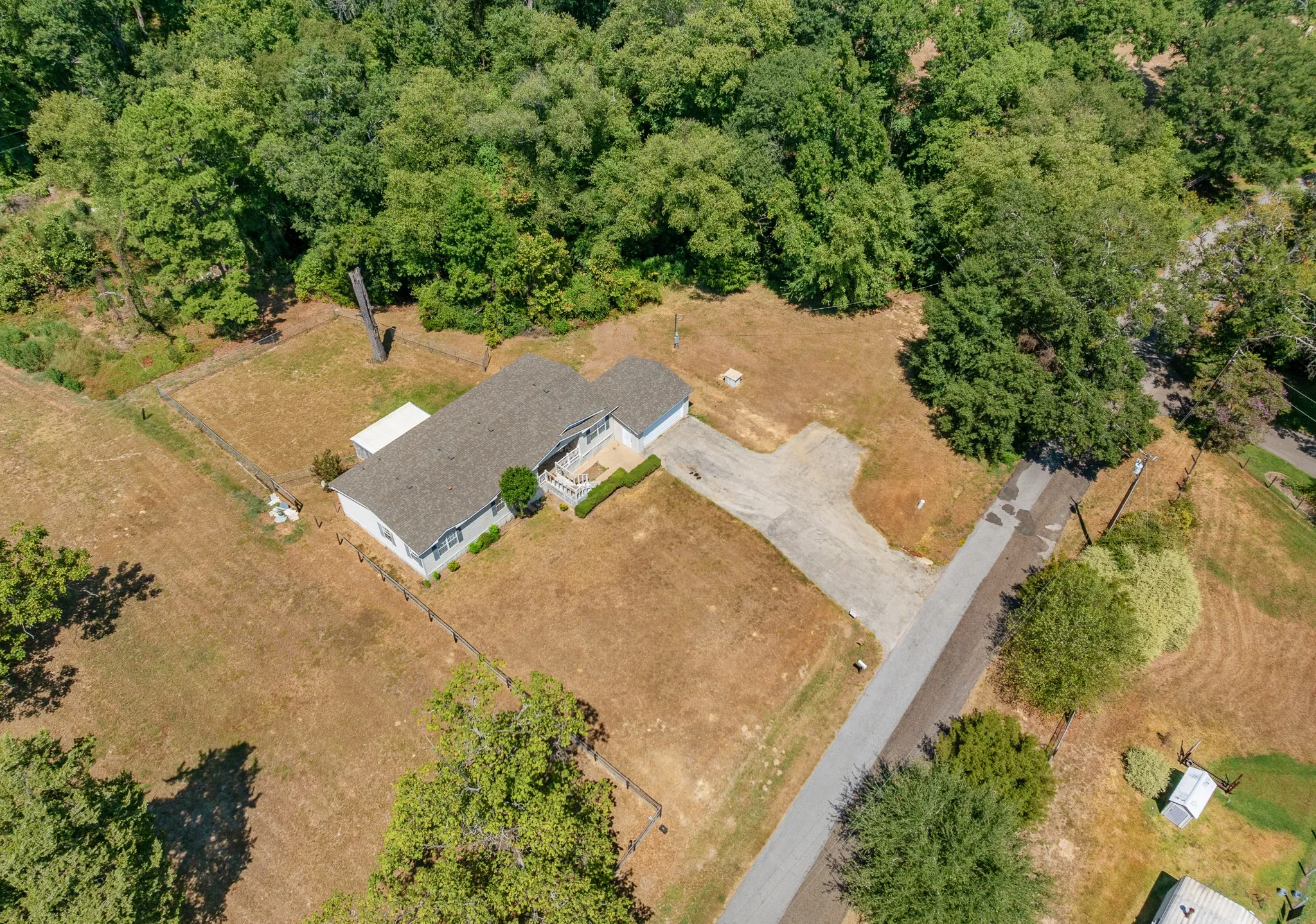 Mobile Home For Sale in Smith County , 16202 County Road 165, Tyler, Texas 75703, 3 Bedroom, 2 Bathroom, 2 Garage spaces, 1,680 Sqft, built in 2003, mls#21382034, Real Estate Agent in Tyler, Homes For Sale in Smith county, Homes For Sale in Tyler, Realtor in Tyler Texas, Real Estate Brokerage Independent Realty Texas, Luminita Cordes Realtor