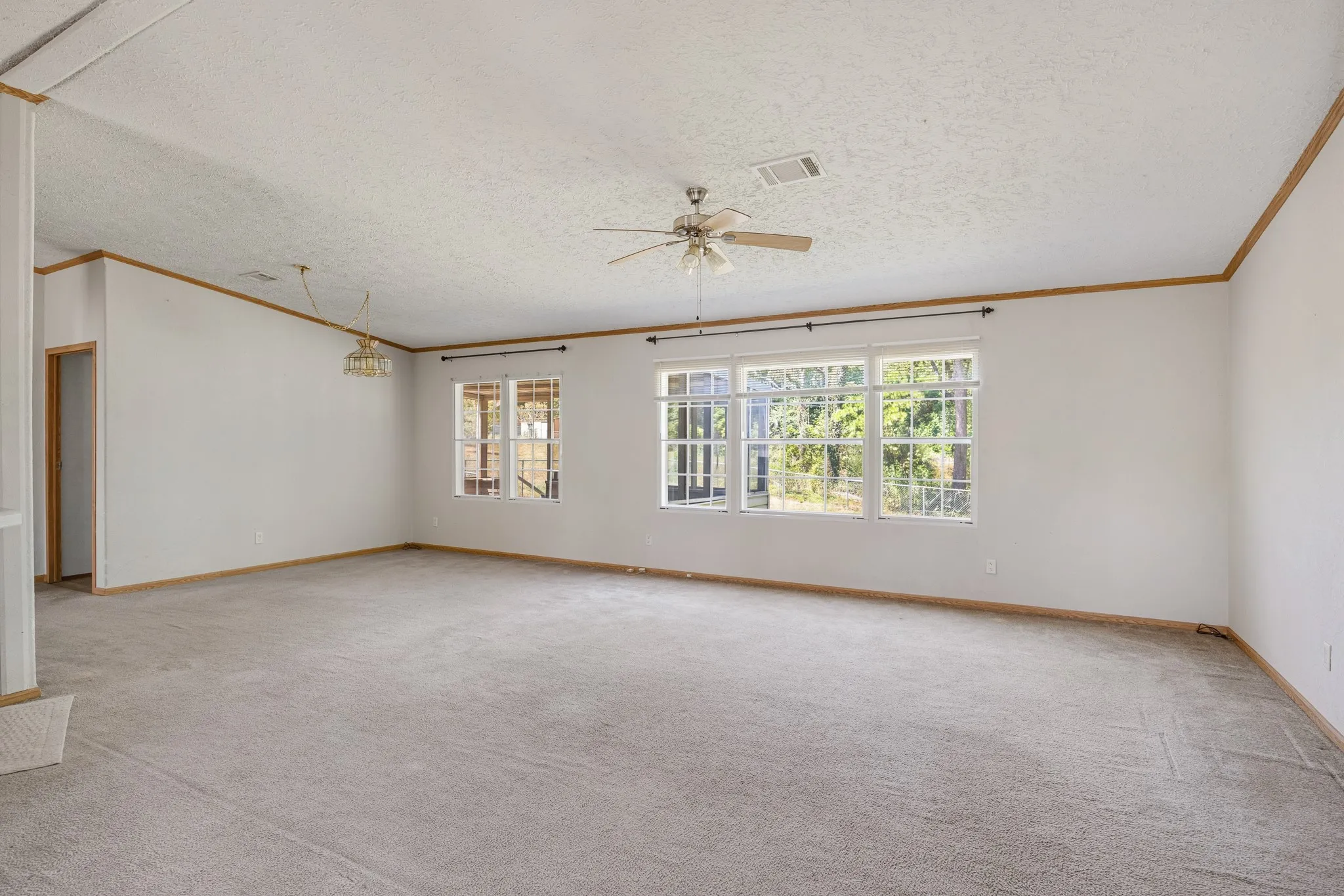 Mobile Home For Sale in Smith County , 16202 County Road 165, Tyler, Texas 75703, 3 Bedroom, 2 Bathroom, 2 Garage spaces, 1,680 Sqft, built in 2003, mls#21382034, Real Estate Agent in Tyler, Homes For Sale in Smith county, Homes For Sale in Tyler, Realtor in Tyler Texas, Real Estate Brokerage Independent Realty Texas, Luminita Cordes Realtor