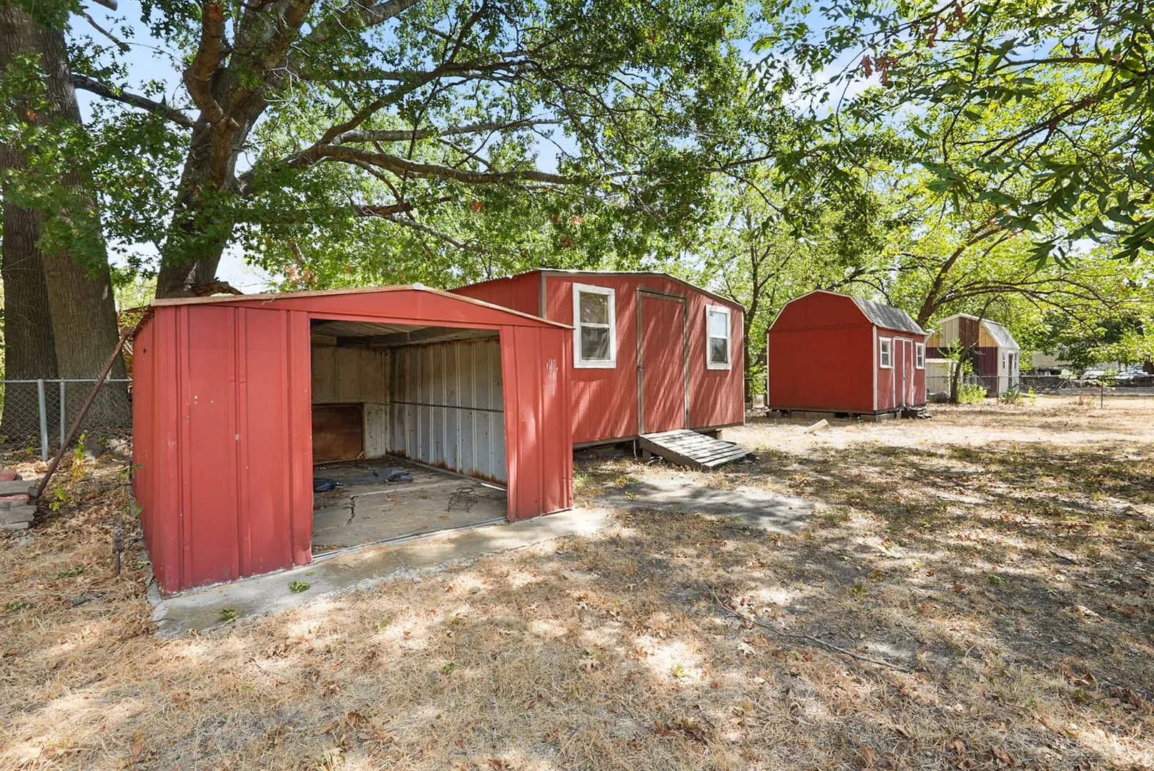 Single Family Residence For Sale in Navarro County , 1001 S 27th Street, Corsicana, Texas 75110, 3 Bedroom, 2 Bathroom, Garage spaces, 980 Sqft, built in 1950, mls#21382051, Real Estate Agent in Corsicana, Homes For Sale in Navarro county, Homes For Sale in Corsicana, Realtor in Corsicana Texas, Real Estate Brokerage Independent Realty Texas, Luminita Cordes Realtor