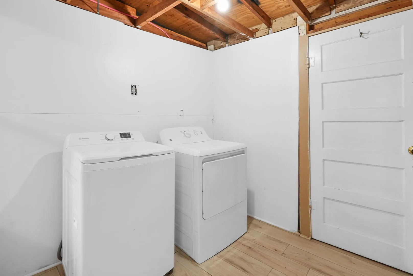 Single Family Residence For Sale in Navarro County , 1001 S 27th Street, Corsicana, Texas 75110, 3 Bedroom, 2 Bathroom, Garage spaces, 980 Sqft, built in 1950, mls#21382051, Real Estate Agent in Corsicana, Homes For Sale in Navarro county, Homes For Sale in Corsicana, Realtor in Corsicana Texas, Real Estate Brokerage Independent Realty Texas, Luminita Cordes Realtor