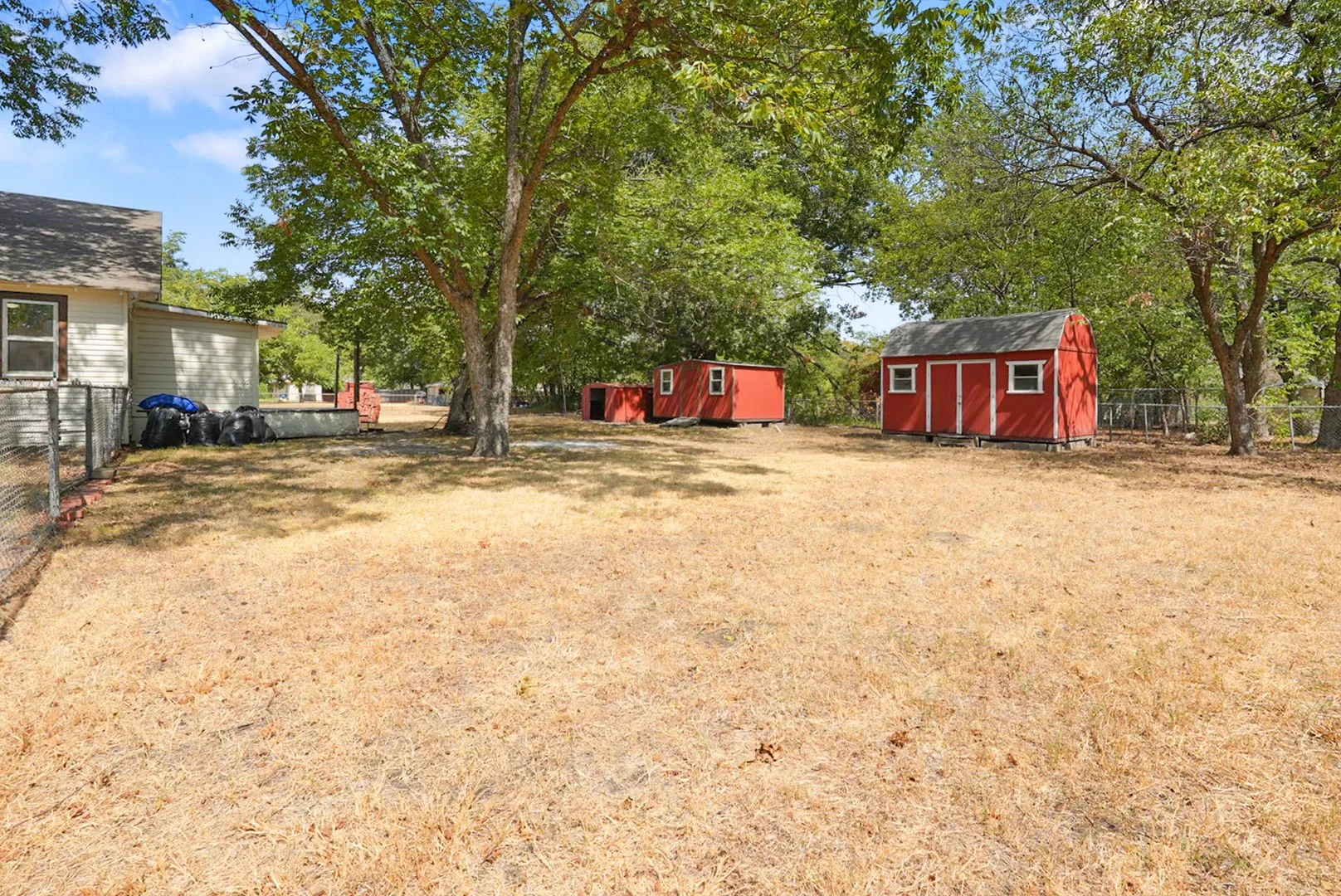 Single Family Residence For Sale in Navarro County , 1001 S 27th Street, Corsicana, Texas 75110, 3 Bedroom, 2 Bathroom, Garage spaces, 980 Sqft, built in 1950, mls#21382051, Real Estate Agent in Corsicana, Homes For Sale in Navarro county, Homes For Sale in Corsicana, Realtor in Corsicana Texas, Real Estate Brokerage Independent Realty Texas, Luminita Cordes Realtor