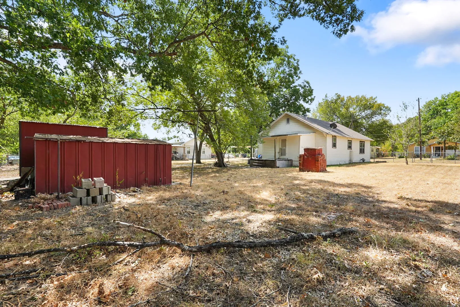 Single Family Residence For Sale in Navarro County , 1001 S 27th Street, Corsicana, Texas 75110, 3 Bedroom, 2 Bathroom, Garage spaces, 980 Sqft, built in 1950, mls#21382051, Real Estate Agent in Corsicana, Homes For Sale in Navarro county, Homes For Sale in Corsicana, Realtor in Corsicana Texas, Real Estate Brokerage Independent Realty Texas, Luminita Cordes Realtor