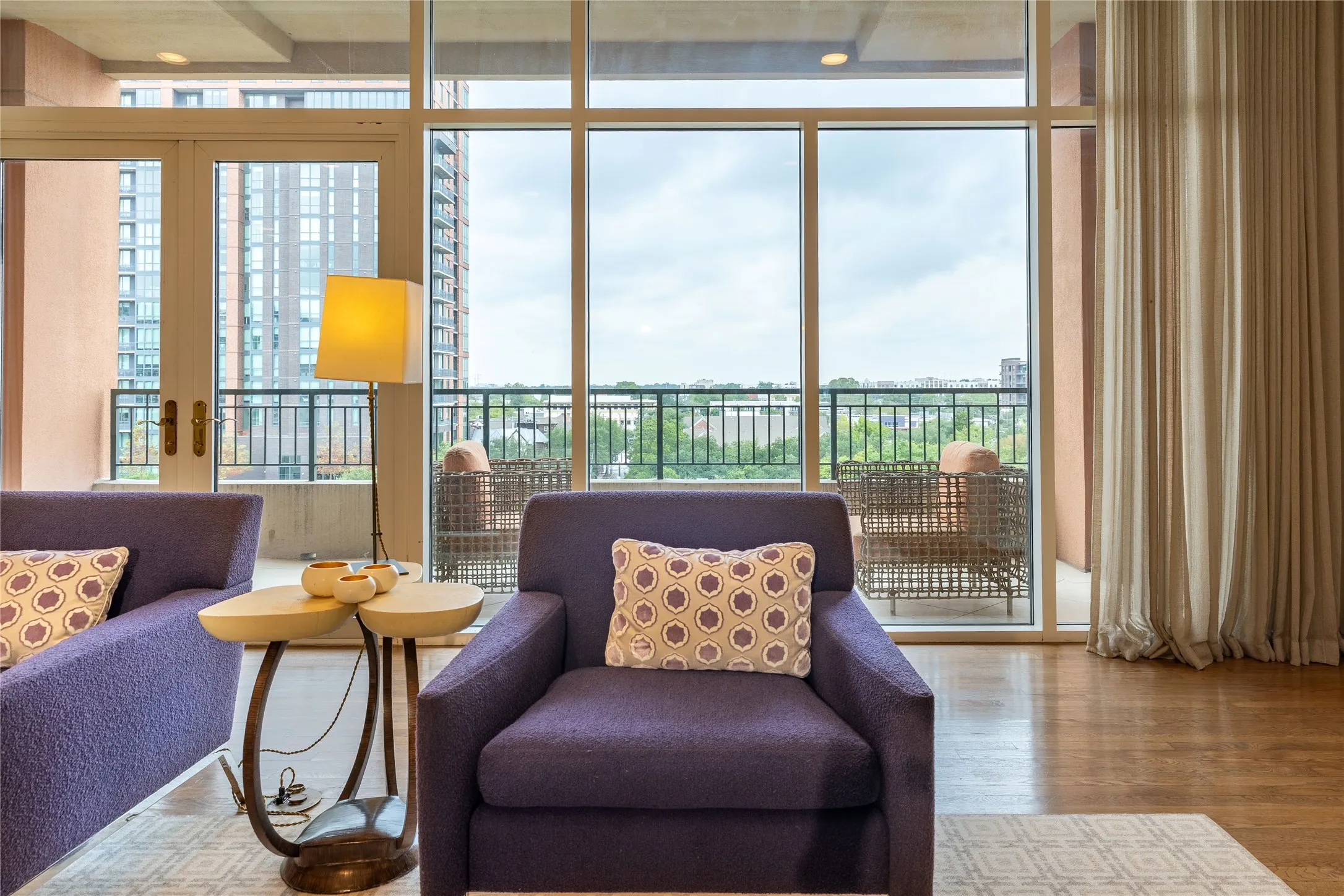 Condominium For Sale in Dallas County , 2828 Hood Street 707, Dallas, Texas 75219, 2 Bedroom, 3 Bathroom, 2 Garage spaces, 2,061 Sqft, built in 2000, mls#21376324, Real Estate Agent in Dallas, Homes For Sale in Dallas county, Homes For Sale in Dallas, Realtor in Dallas Texas, Real Estate Brokerage Independent Realty Texas, Luminita Cordes Realtor