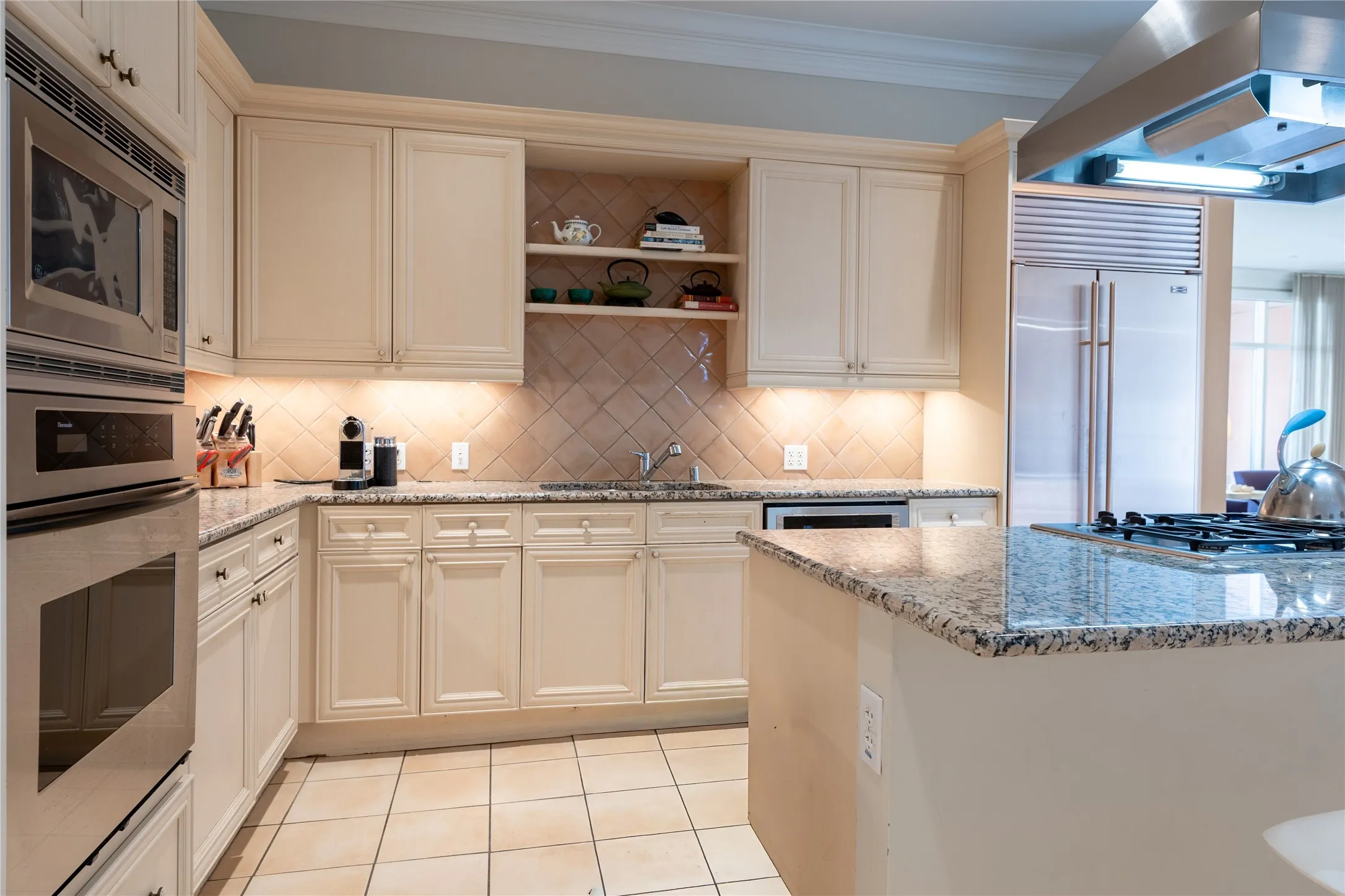 Condominium For Sale in Dallas County , 2828 Hood Street 707, Dallas, Texas 75219, 2 Bedroom, 3 Bathroom, 2 Garage spaces, 2,061 Sqft, built in 2000, mls#21376324, Real Estate Agent in Dallas, Homes For Sale in Dallas county, Homes For Sale in Dallas, Realtor in Dallas Texas, Real Estate Brokerage Independent Realty Texas, Luminita Cordes Realtor