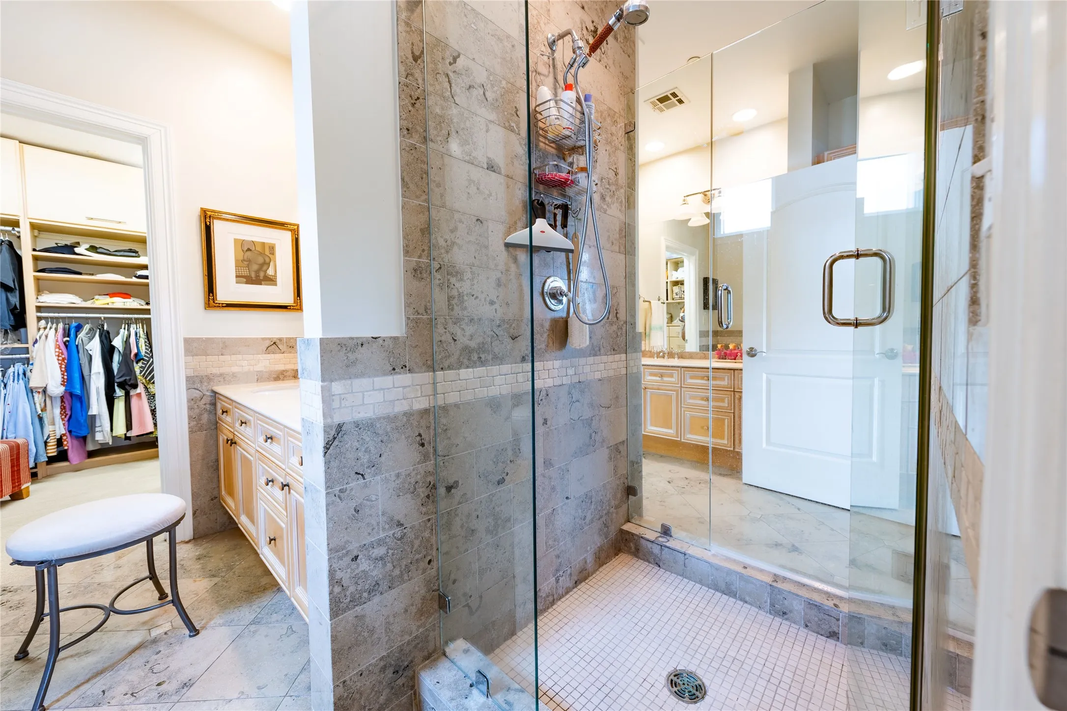Condominium For Sale in Dallas County , 2828 Hood Street 707, Dallas, Texas 75219, 2 Bedroom, 3 Bathroom, 2 Garage spaces, 2,061 Sqft, built in 2000, mls#21376324, Real Estate Agent in Dallas, Homes For Sale in Dallas county, Homes For Sale in Dallas, Realtor in Dallas Texas, Real Estate Brokerage Independent Realty Texas, Luminita Cordes Realtor
